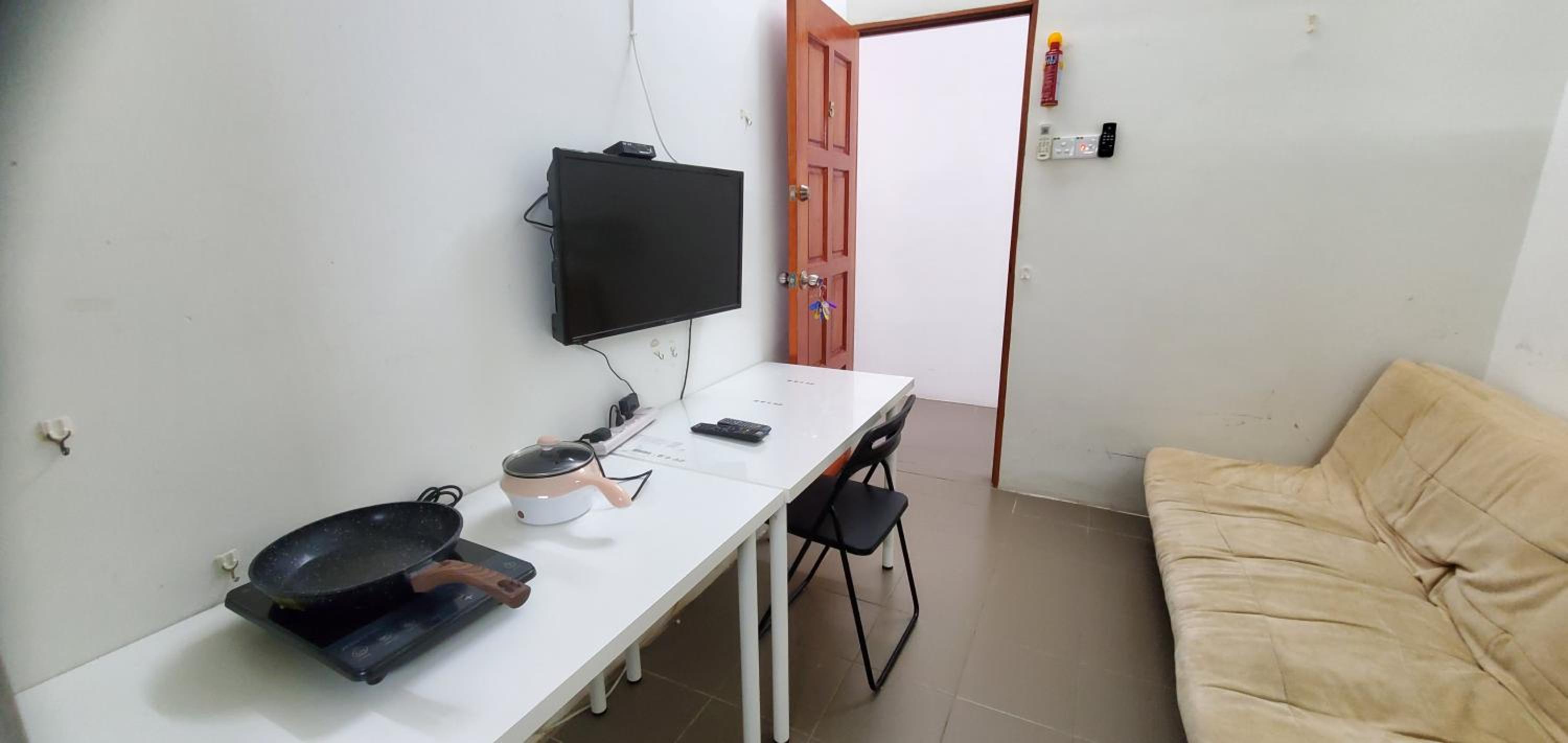 Mini Studio 6 with MRT LRT