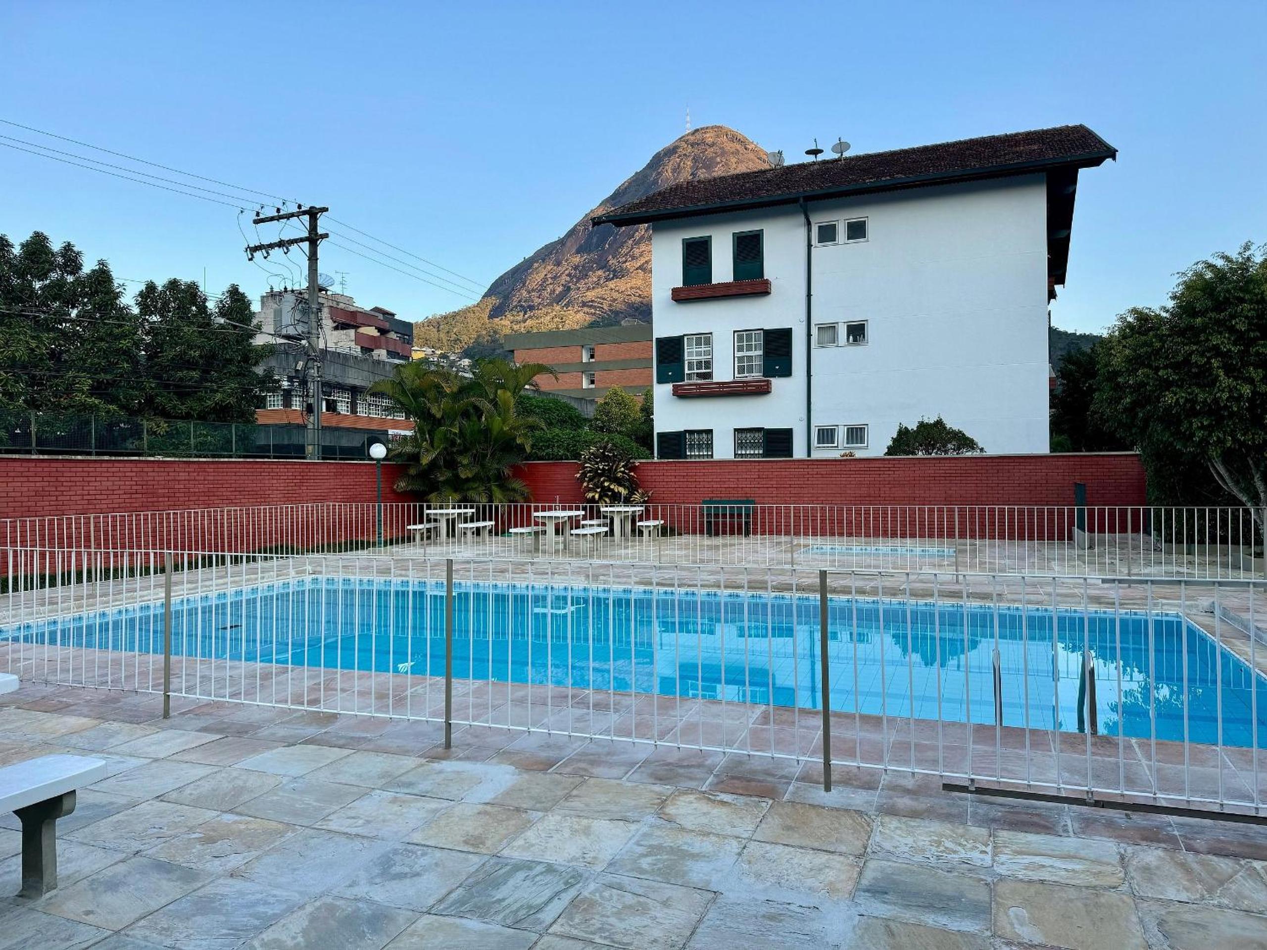 Apartamento com piscina em Olaria