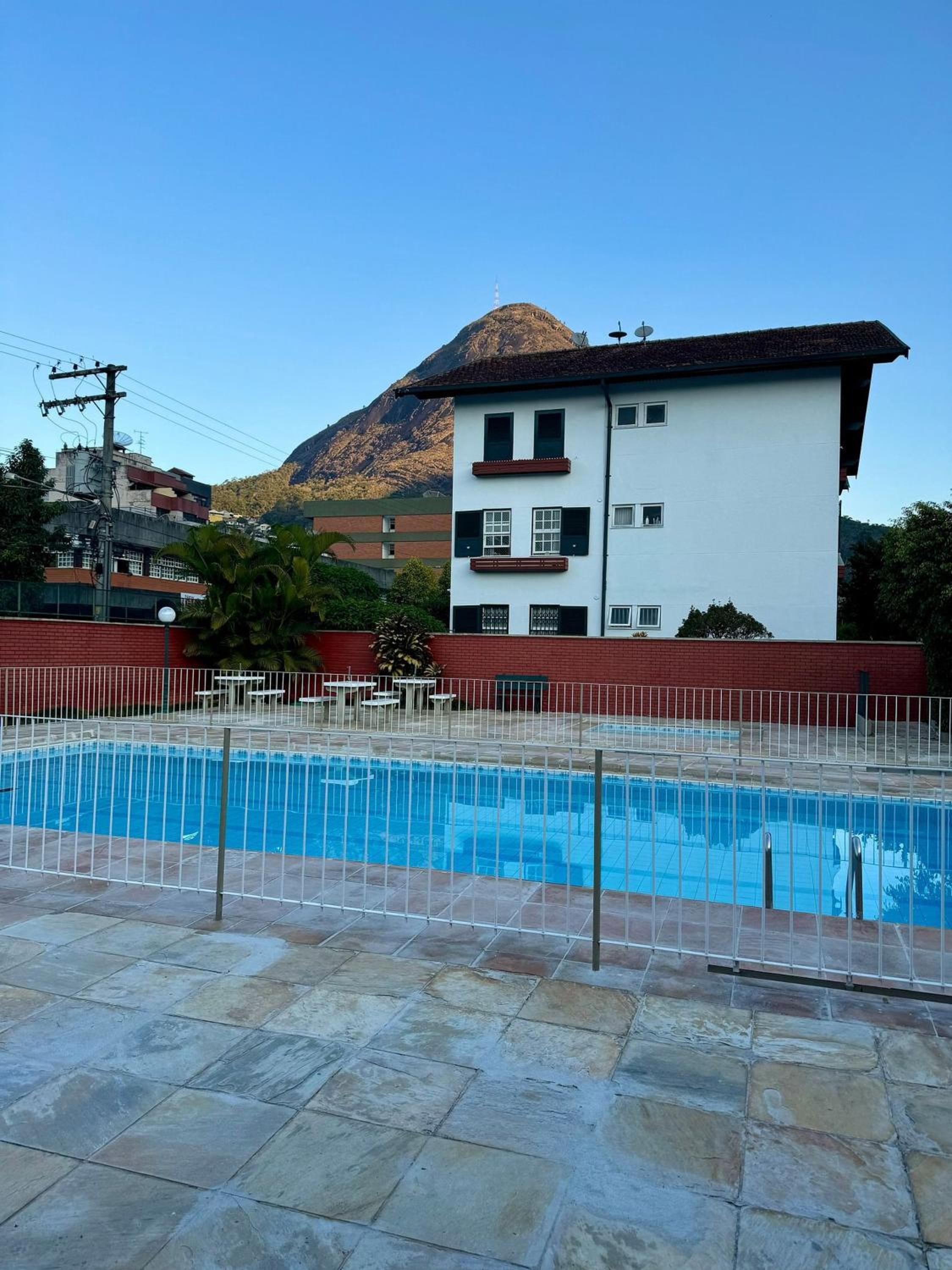 Apartamento com piscina em Olaria