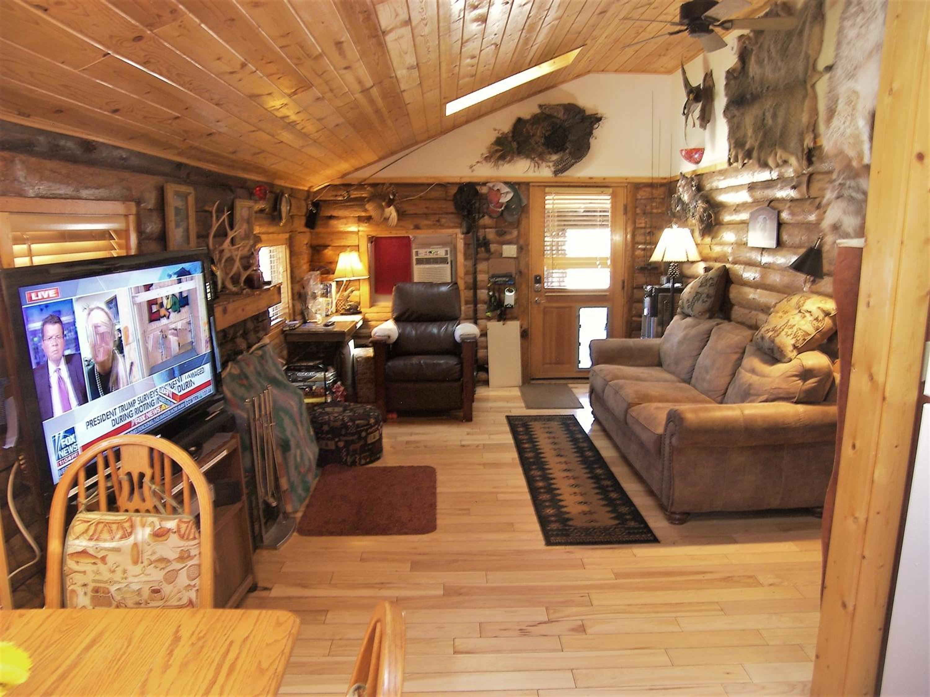 Decker's Cabin- fly fish on the Gold Medal South Platte River