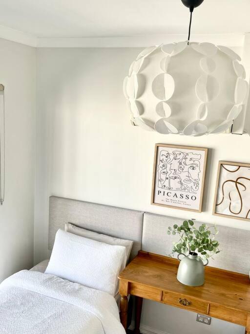 Stylish Executive City Pad w Parking and Pool
