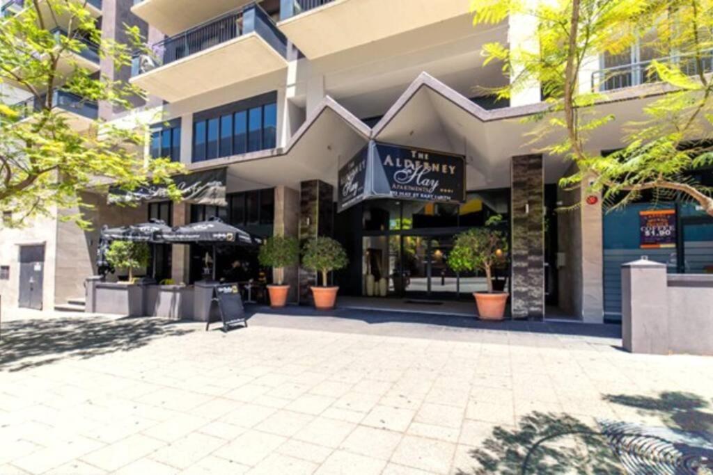 Stylish Executive City Pad w Parking and Pool