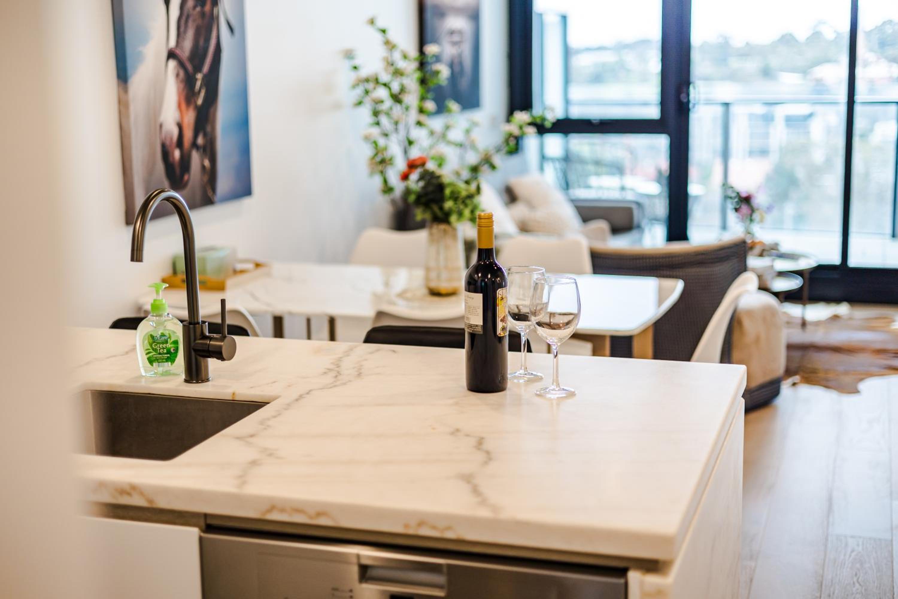 StayAU Cozy & Stylish 2BR Haven in Box Hill