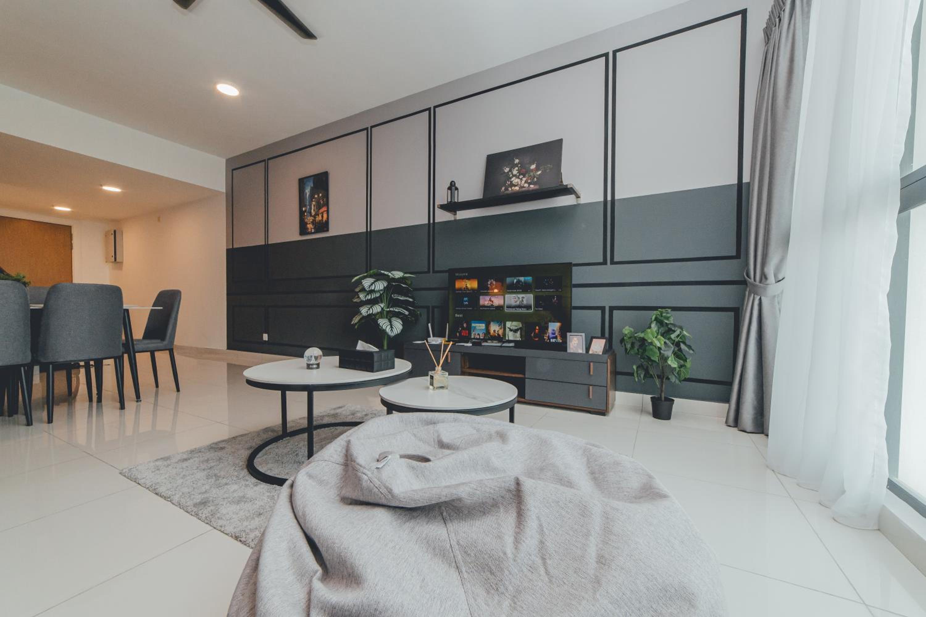 Mosaic Shapes Darker 3BR 8Pax w bathtub near midvalley