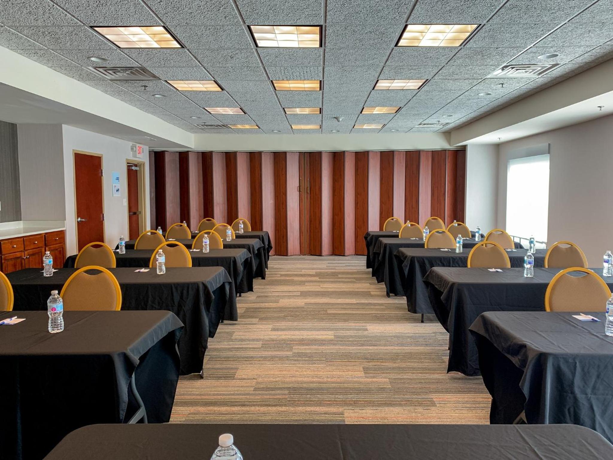 Lexington Vacations - Holiday Inn Express Suites Lexington Downtown Area-Keeneland, an IHG Hotel - Property Image 14