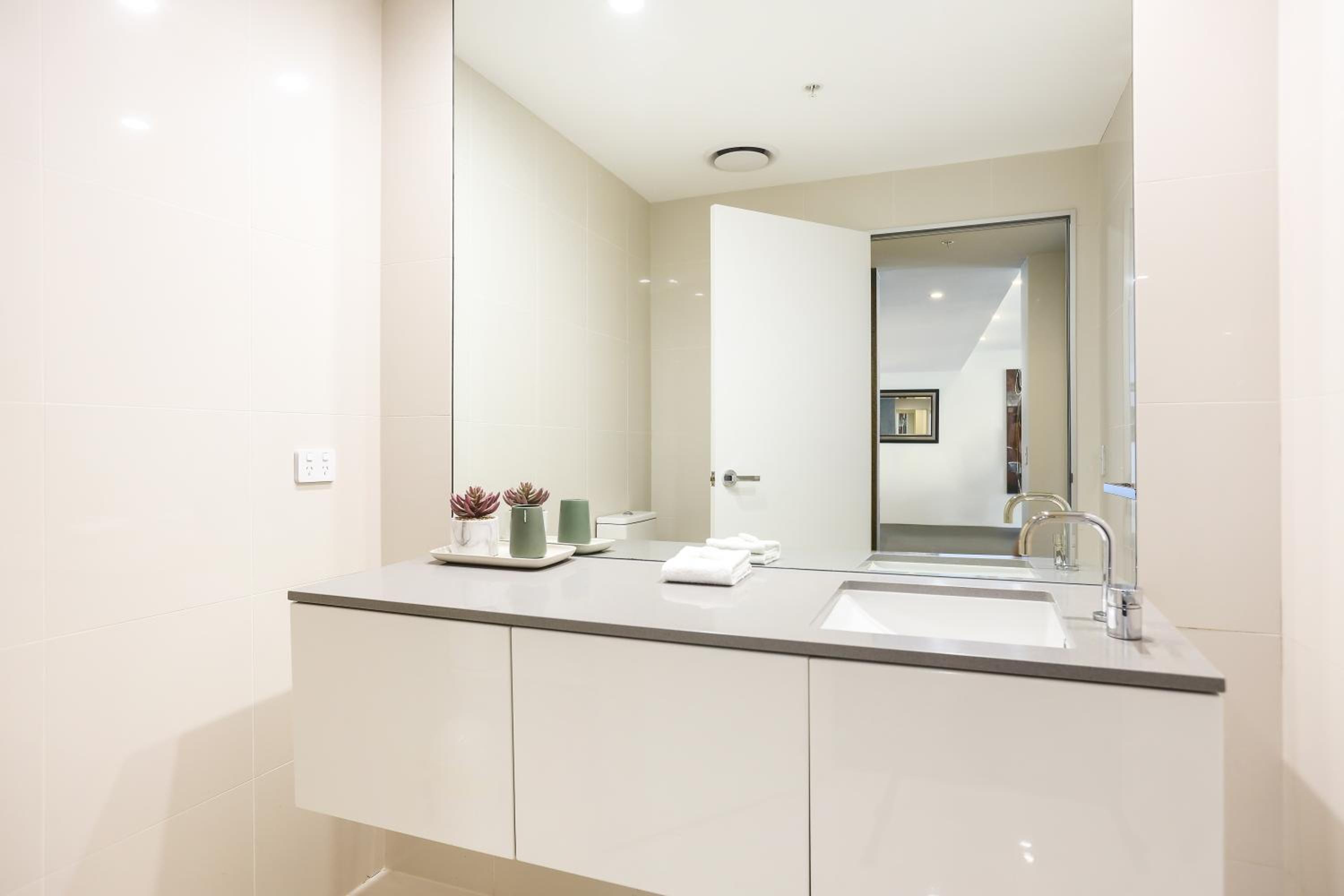 Circle on Cavill 2, 3, 4 & 5 Bedroom SkyHomes & SUB PENTHOUSES by Gold Coast Holidays