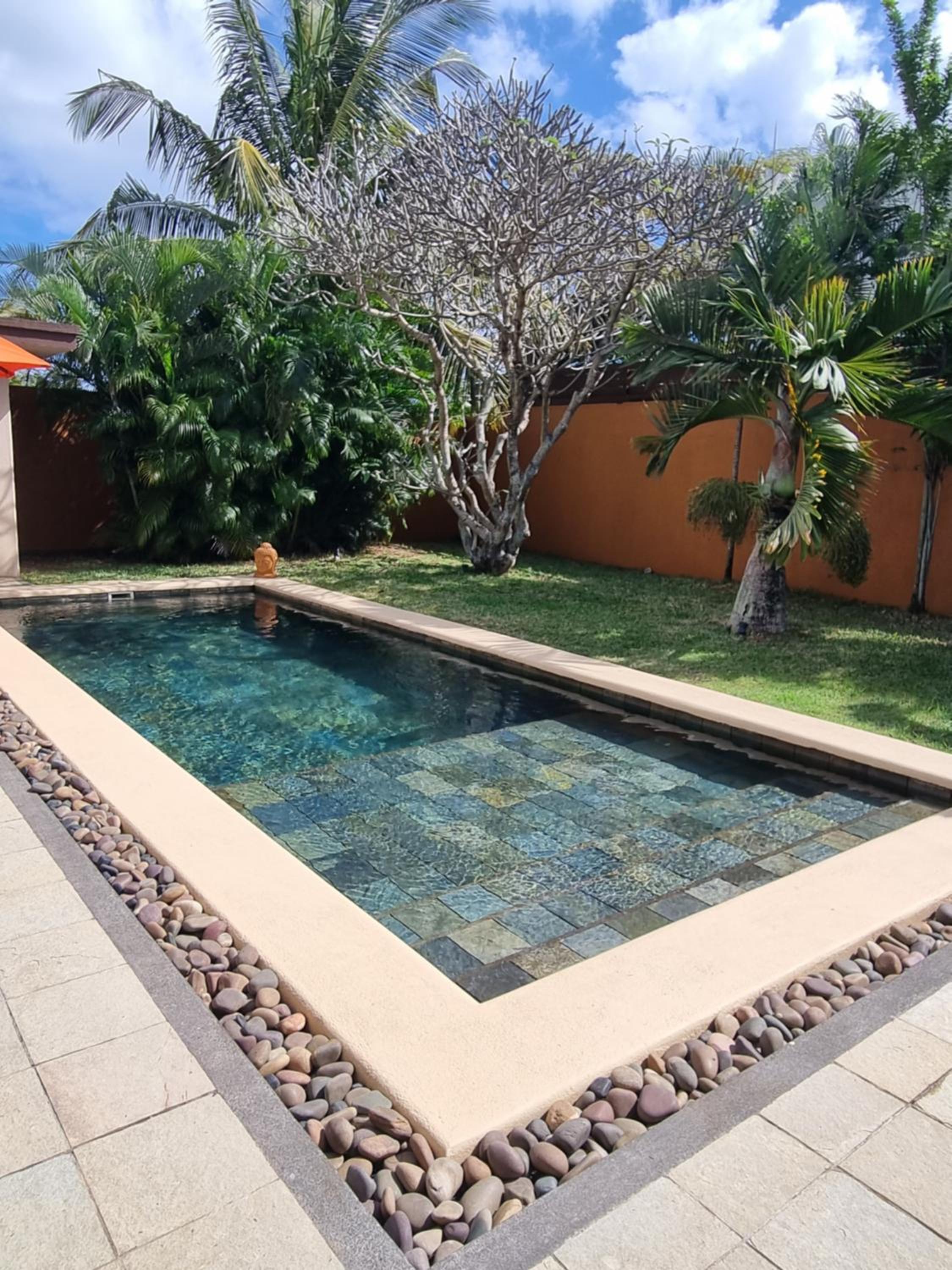 Villa avec piscine privée à 1 km de Grand Baie view 2