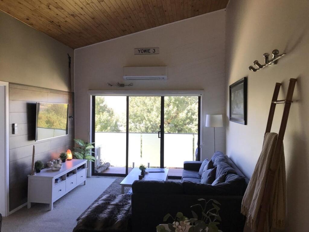 Yowie 3 - Yowie Lodge