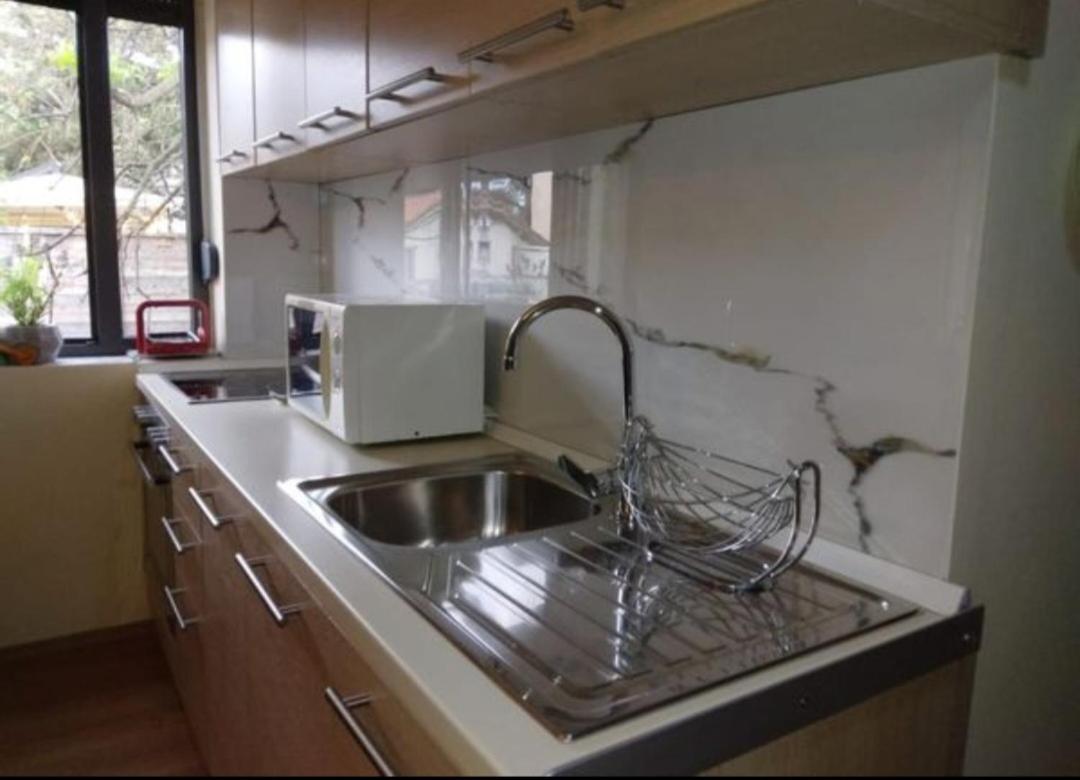 Cozy apartment, near US Embassy!