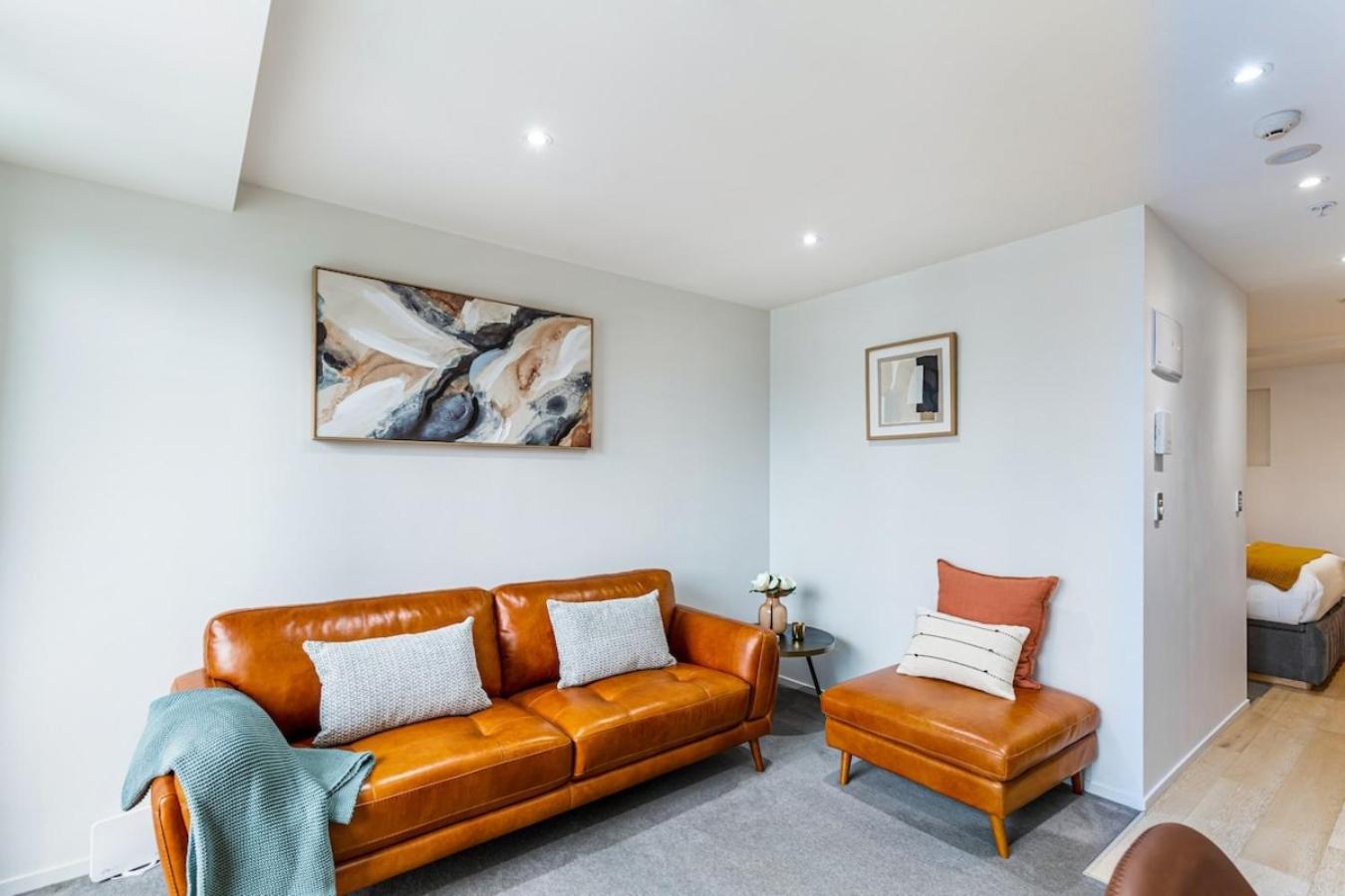 Stylish Modern Unit w Balcony and Pool Zodiak Stays view 4
