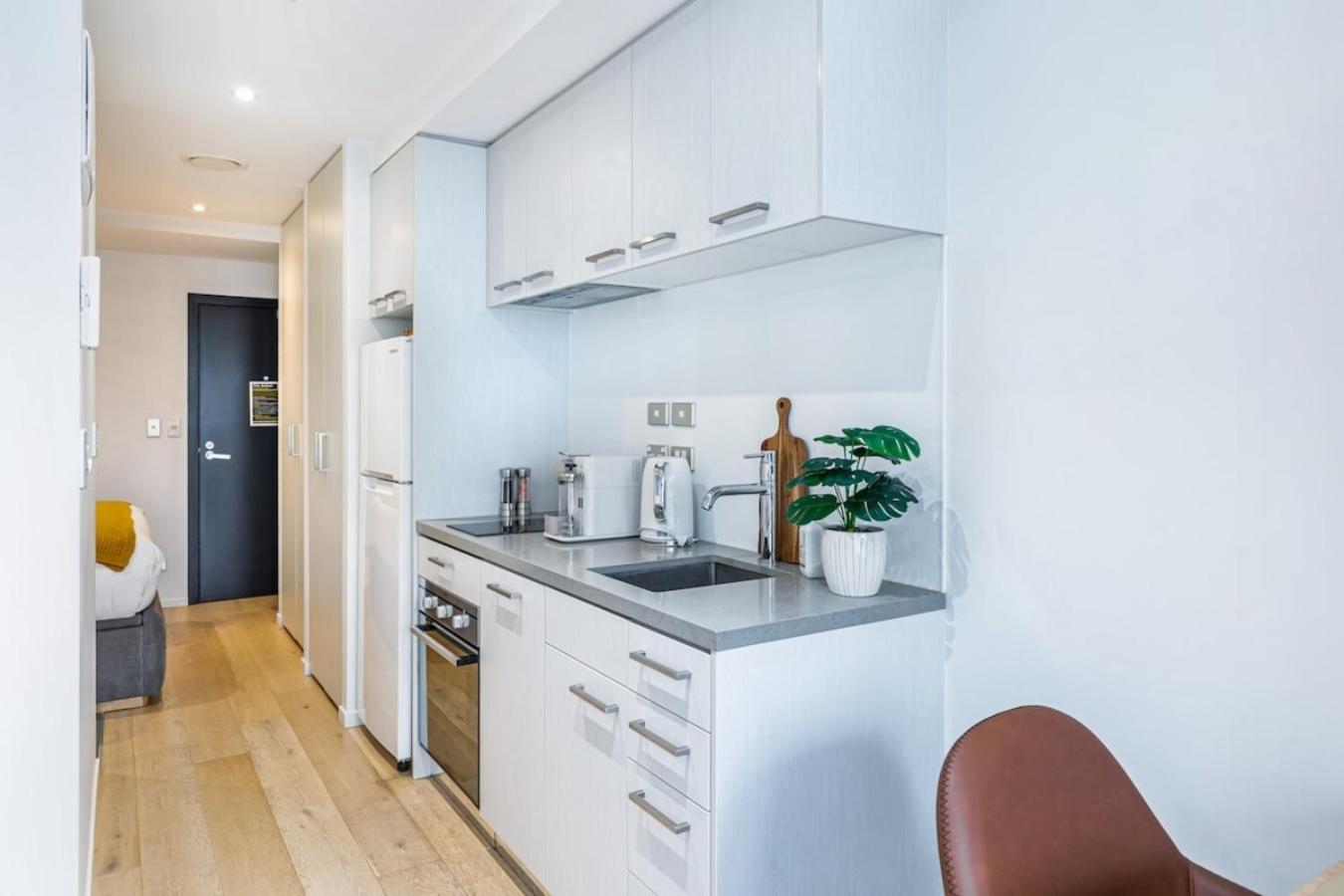 Stylish Modern Unit w Balcony and Pool Zodiak Stays view 5