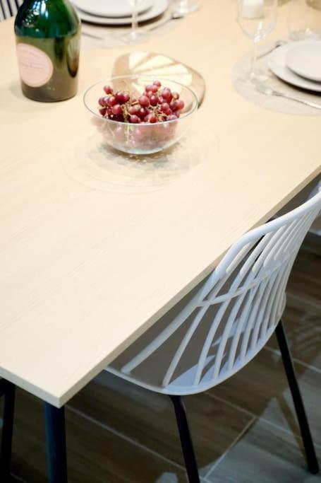 Romantic Apartment N6 Oceanografico Virkin Suites