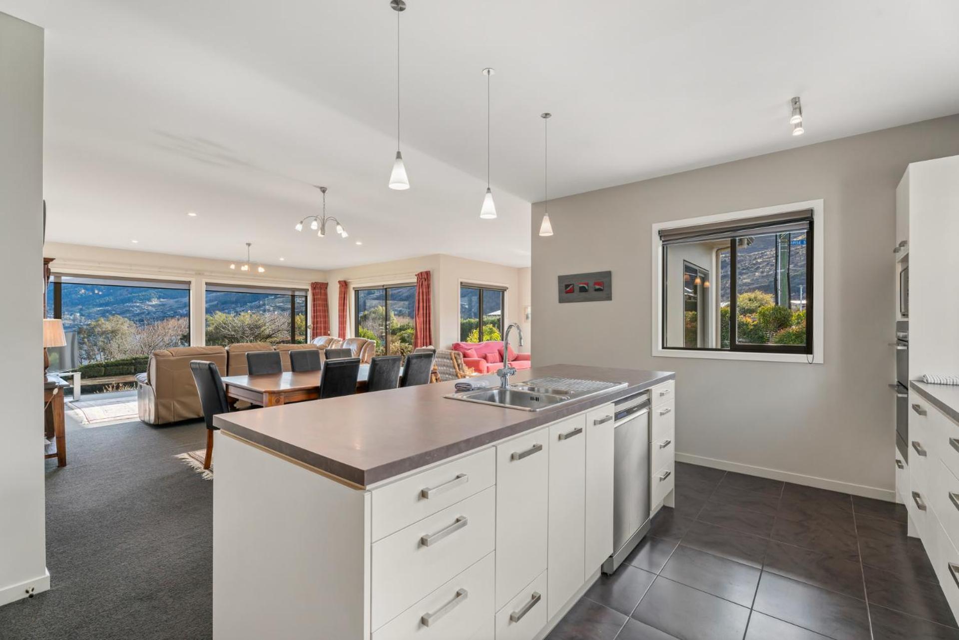 Frankton Arm Vista - Queenstown Holiday Home view 3