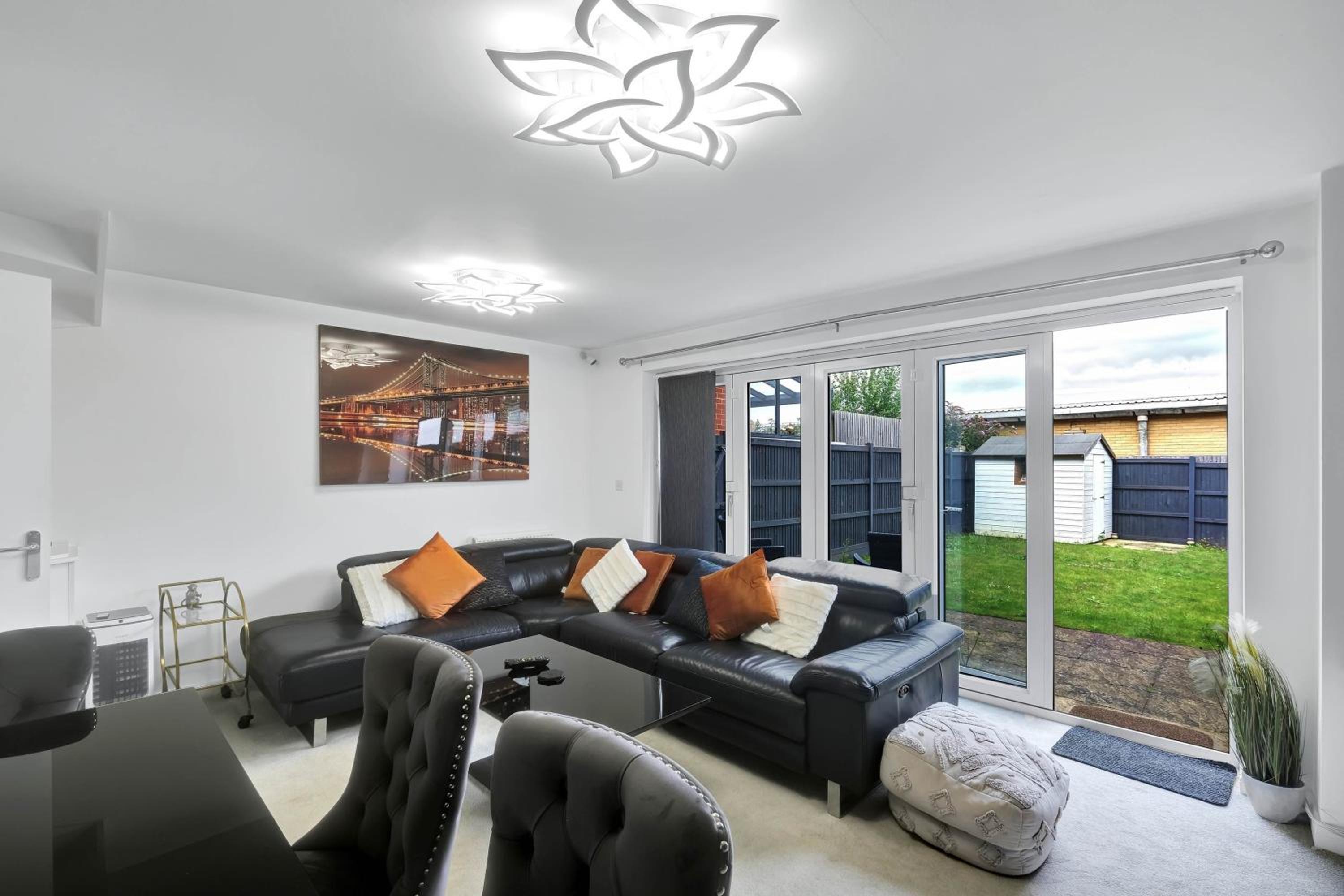 3 Bedroom and 2 Bathroom House with Balcony & Parking view 2