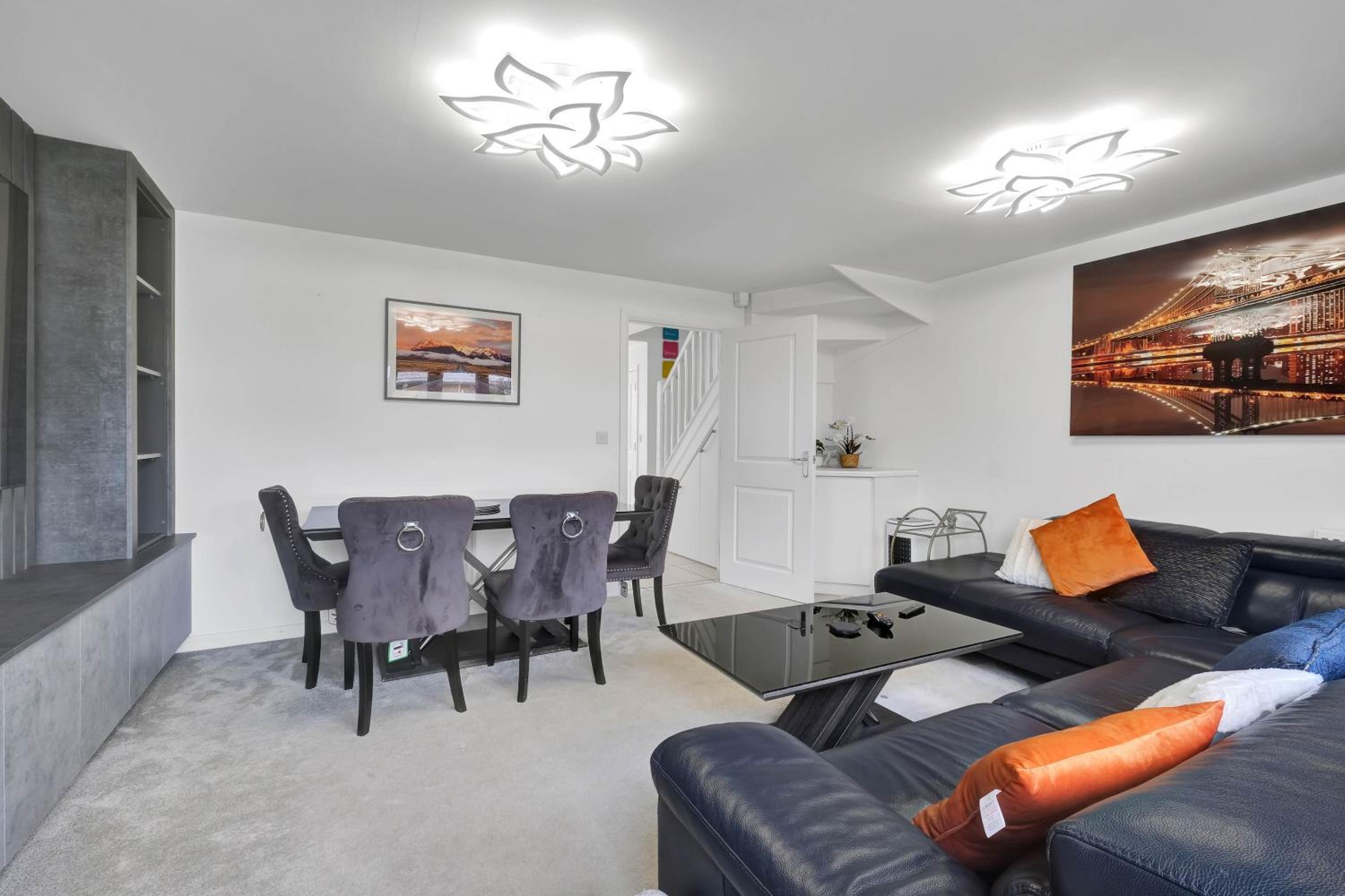 3 Bedroom and 2 Bathroom House with Balcony & Parking view 5