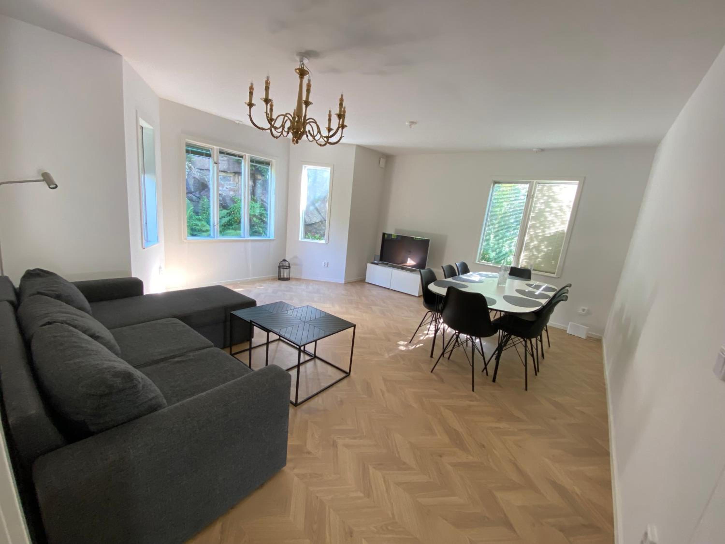 Apart City Rentals - City Center - Free Parking view 3
