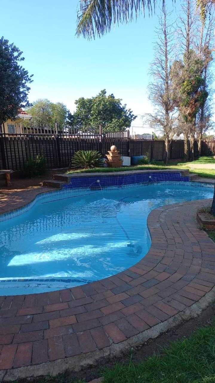Akyra Guest House Brackenhurst