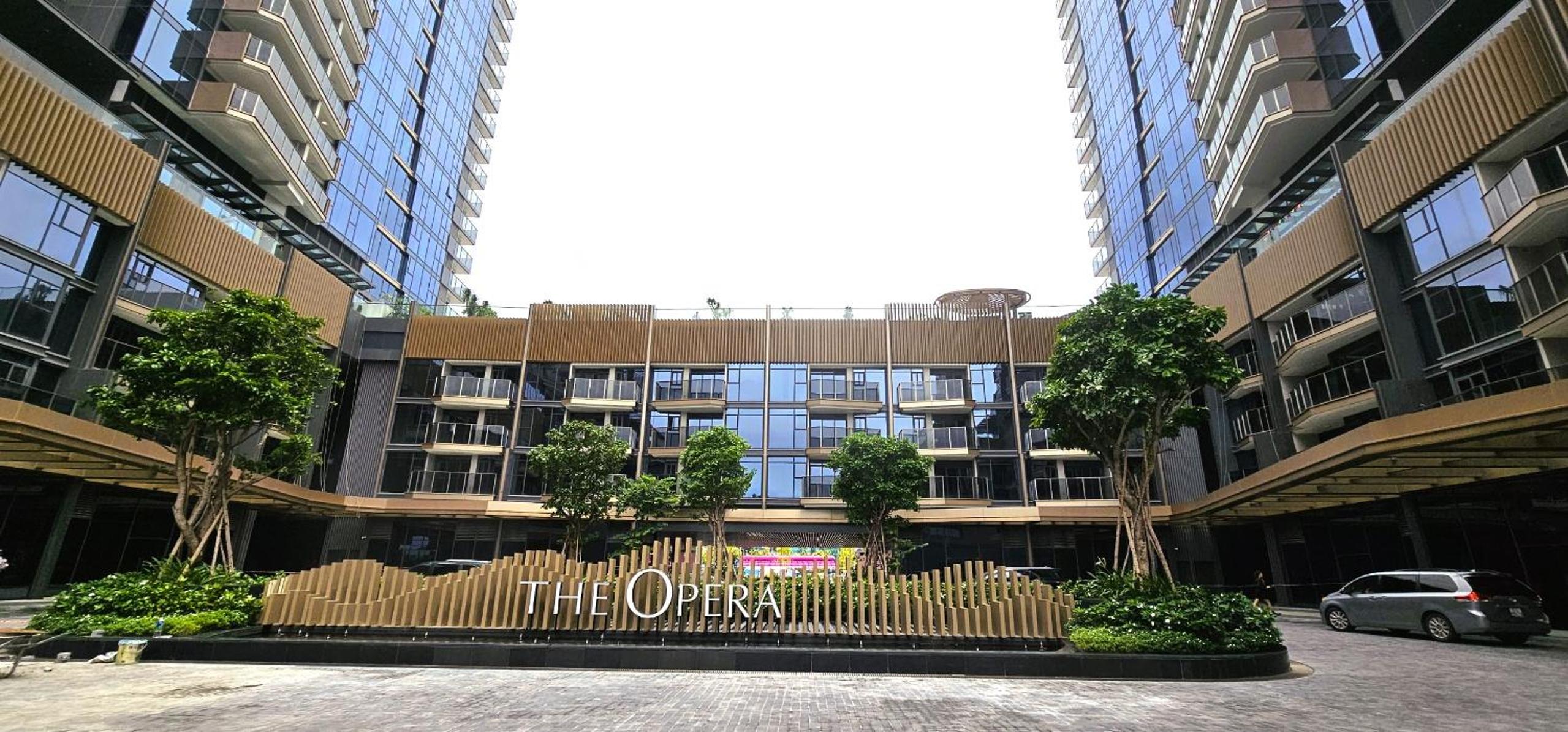 KN Holiday In Metropole Thu Thiem