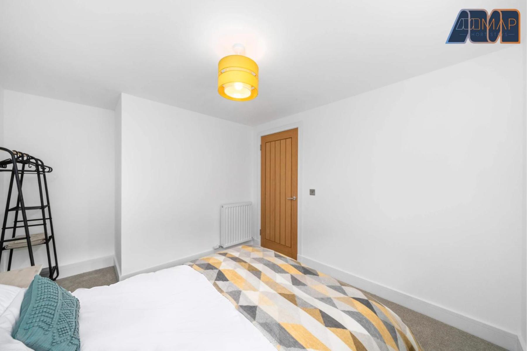 Free Parking! Modern Home 4Bed Fintry - Sleeps 8 view 3