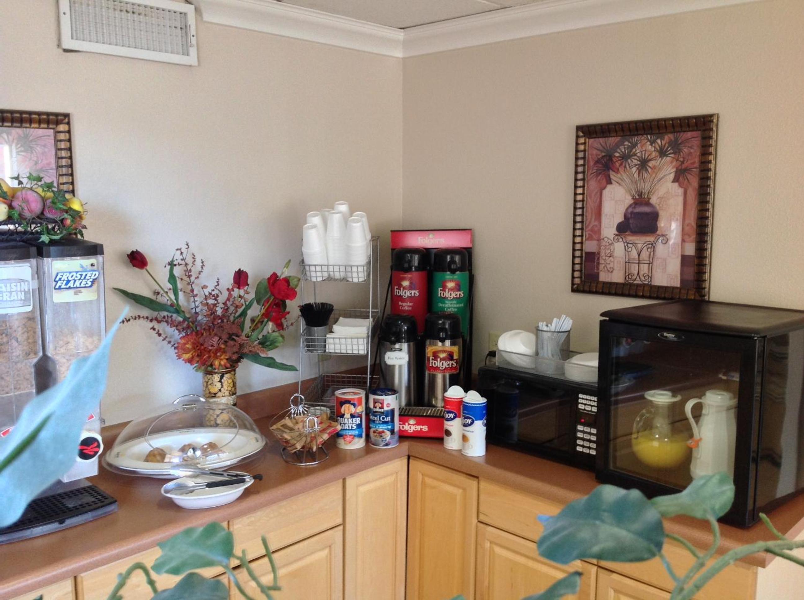 Longview Vacations - Knights Inn Longview - Property Image 5