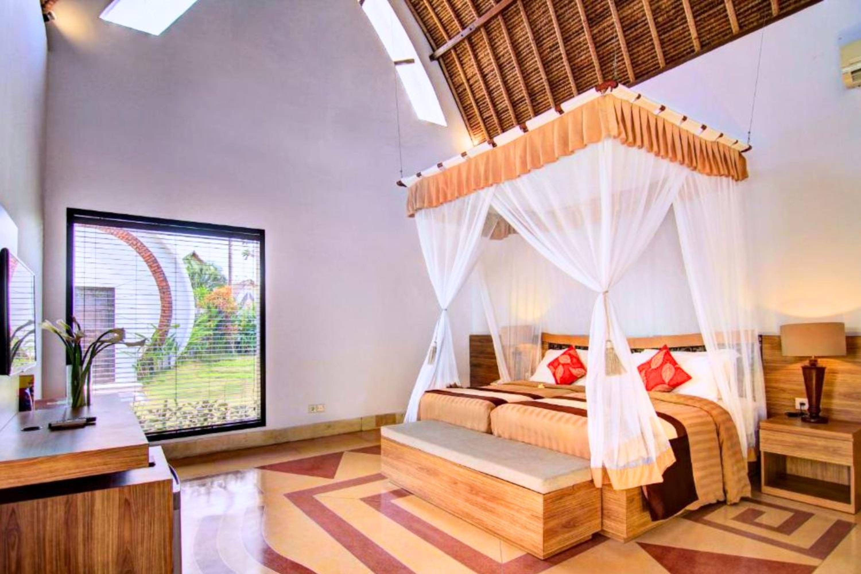 Cozy Executive 2 BR Pool Villa view 2
