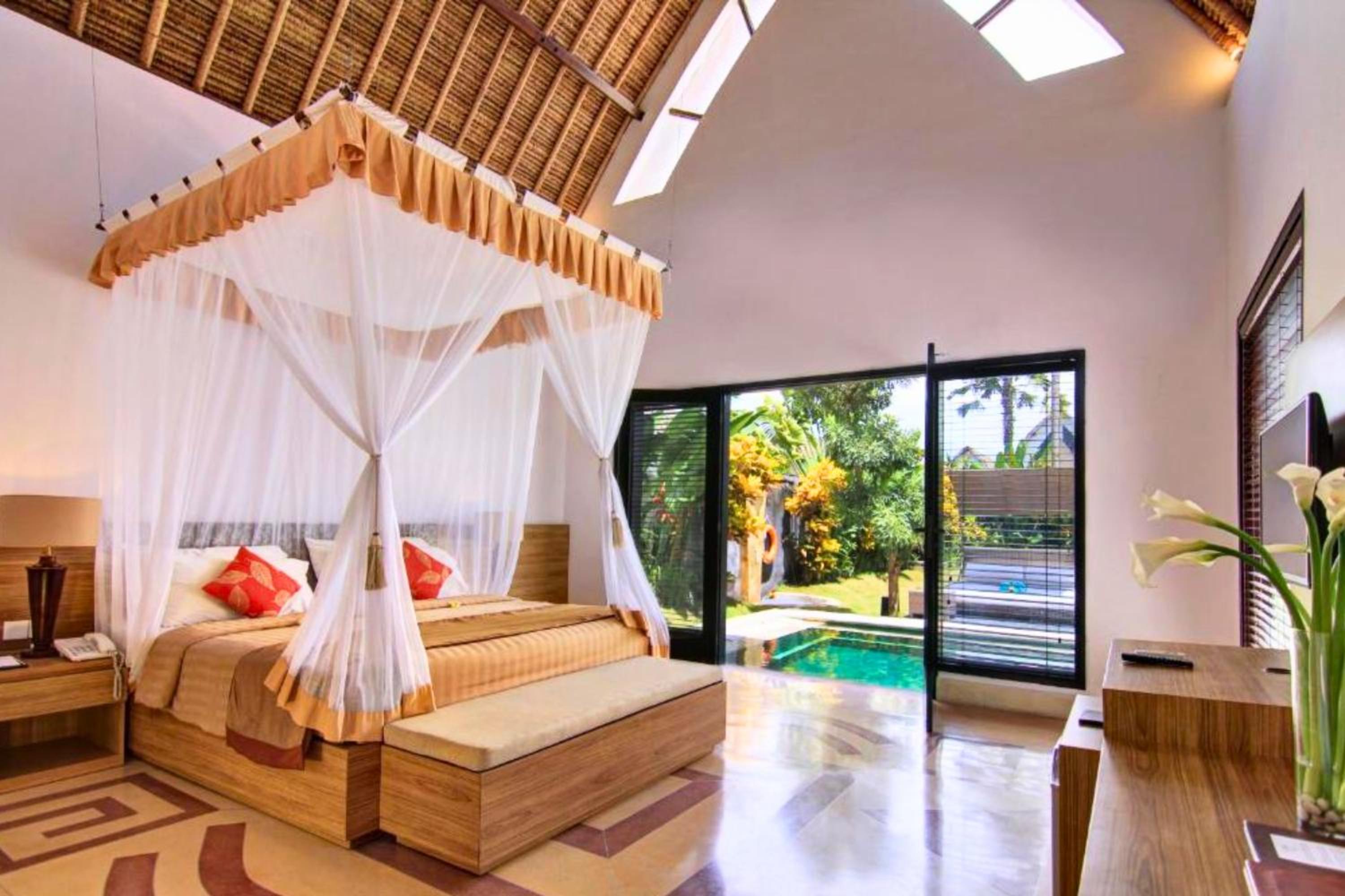 Cozy Executive 2 BR Pool Villa view 3