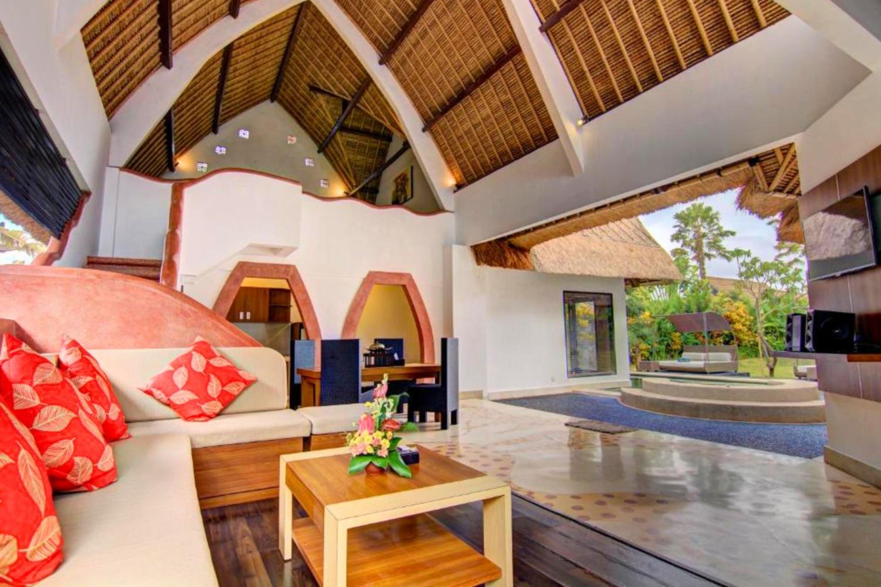 Cozy Executive 2 BR Pool Villa view 4