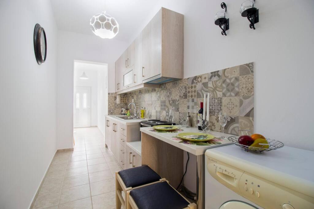 House of Flowers near beach photo 3