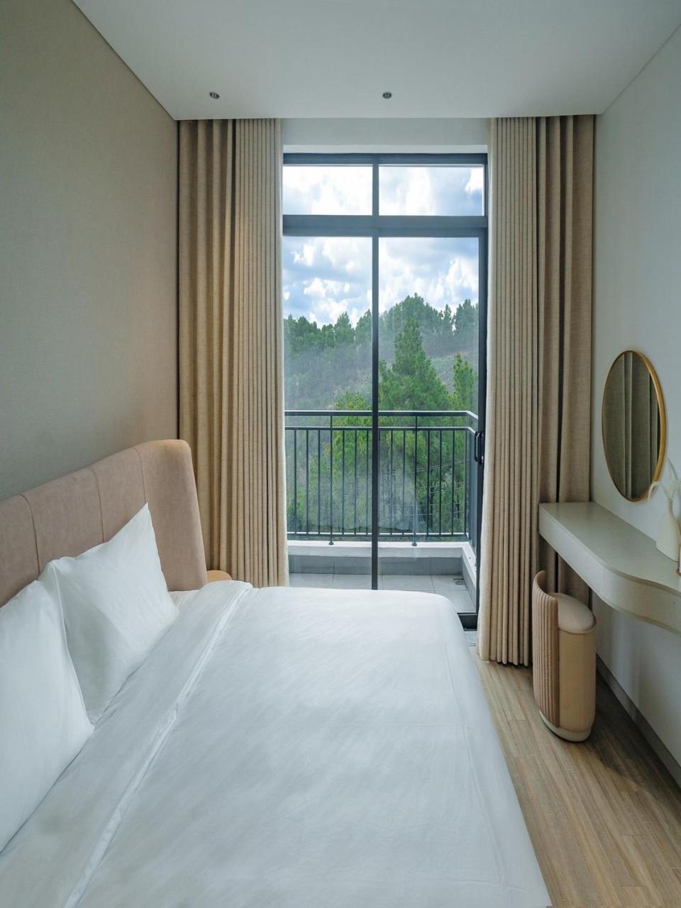 Chuỗi Villa Đẳng cấp 19 ngủ - Bể bơi riêng - sân vườn - Trung tâm Bãi Cháy view 3