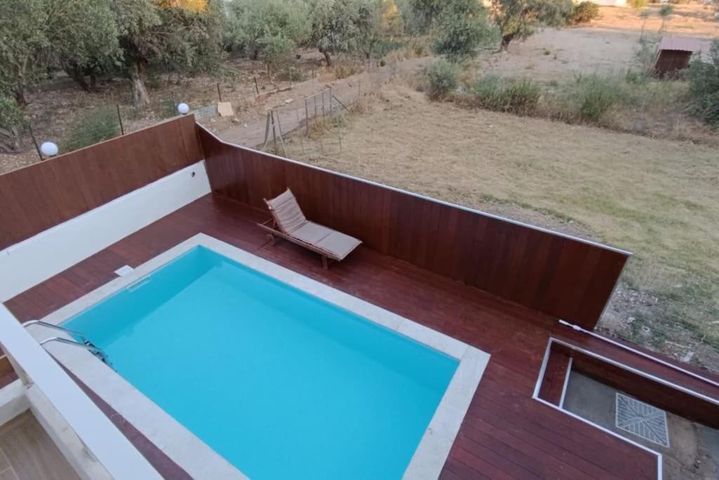 House with a pool, 2' from the beach view 4