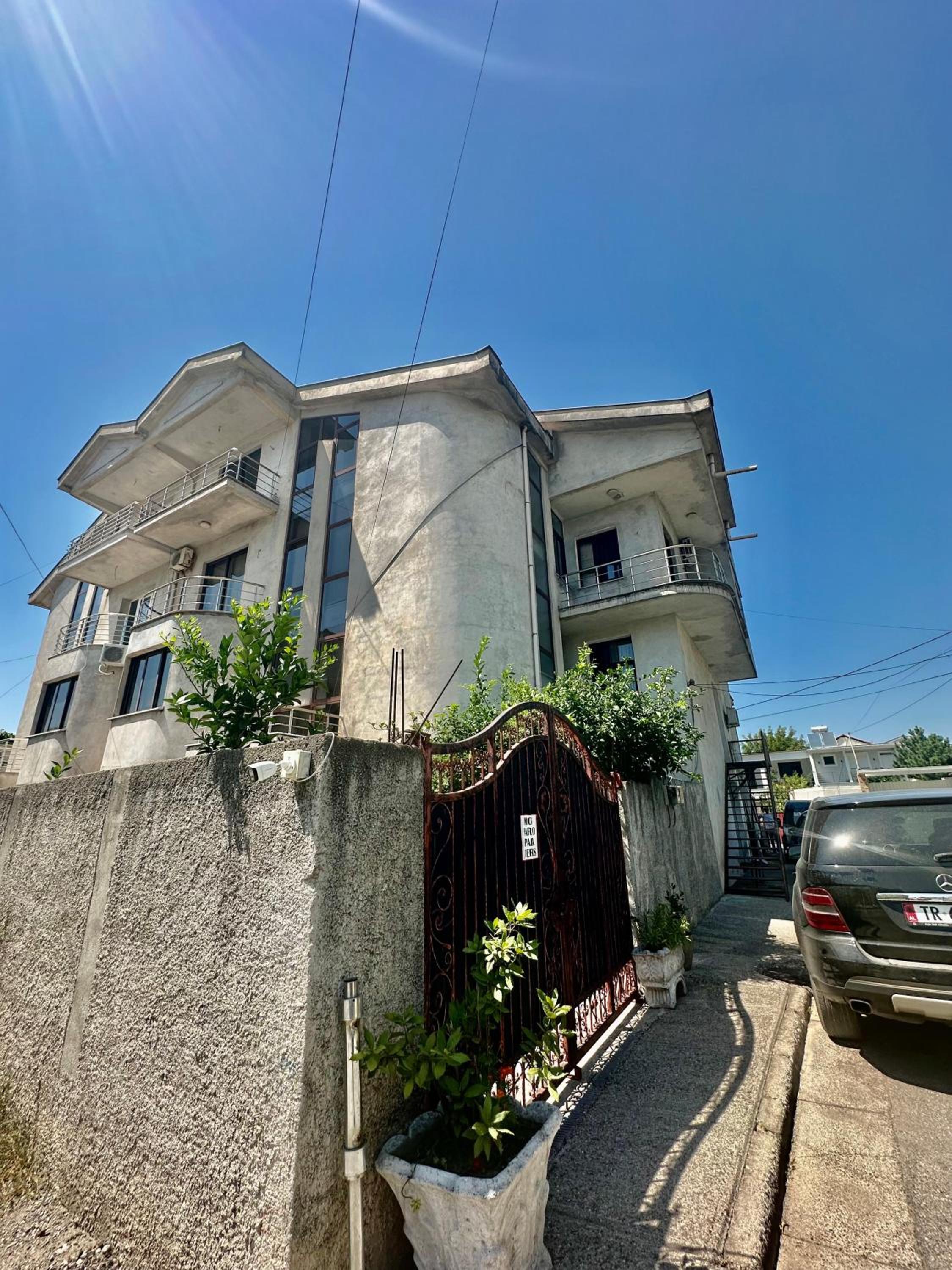 Smiley Guesthouse Shkoder photo 5