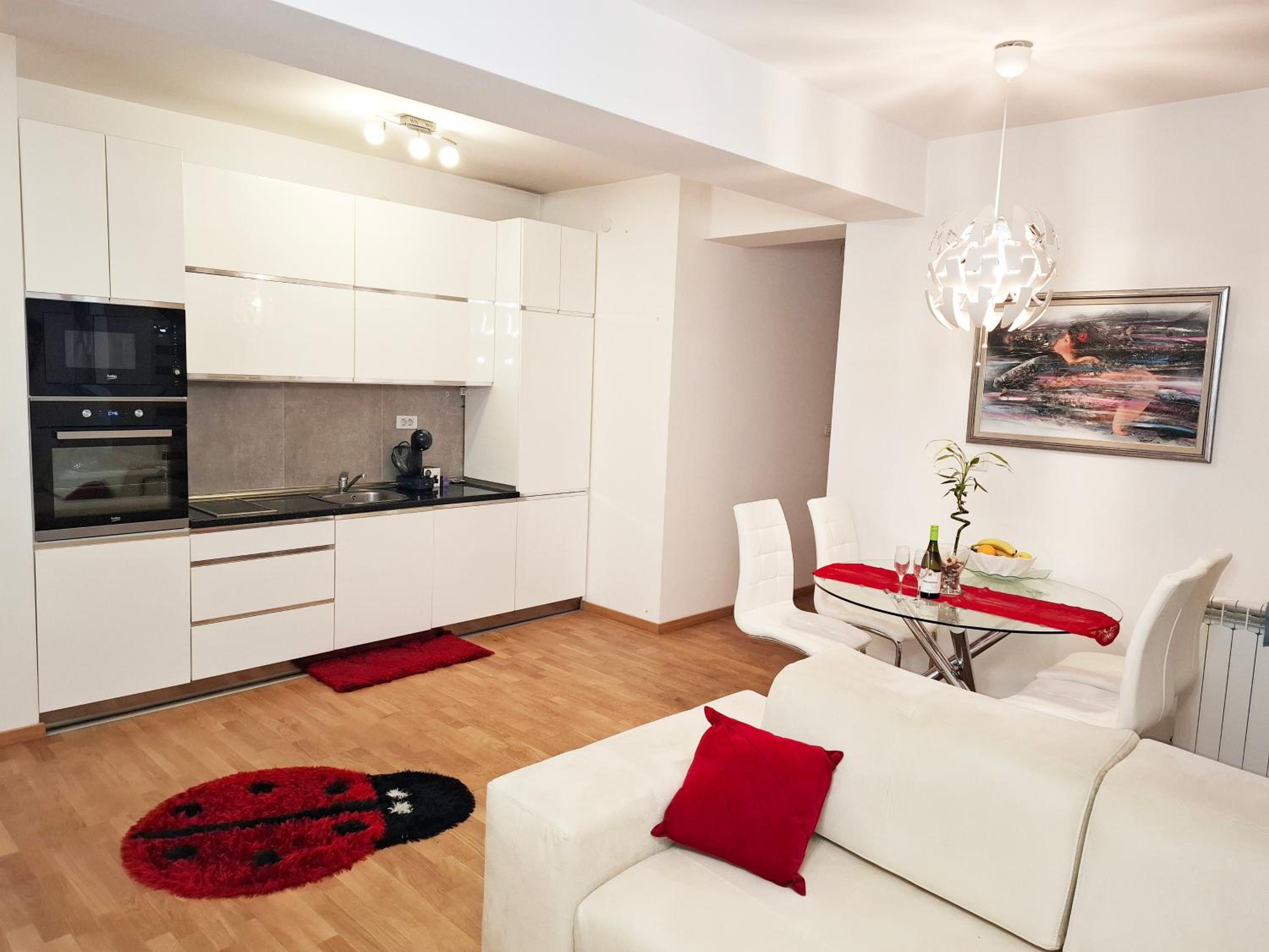Metrok Luxury Two-Bedroom Apartment