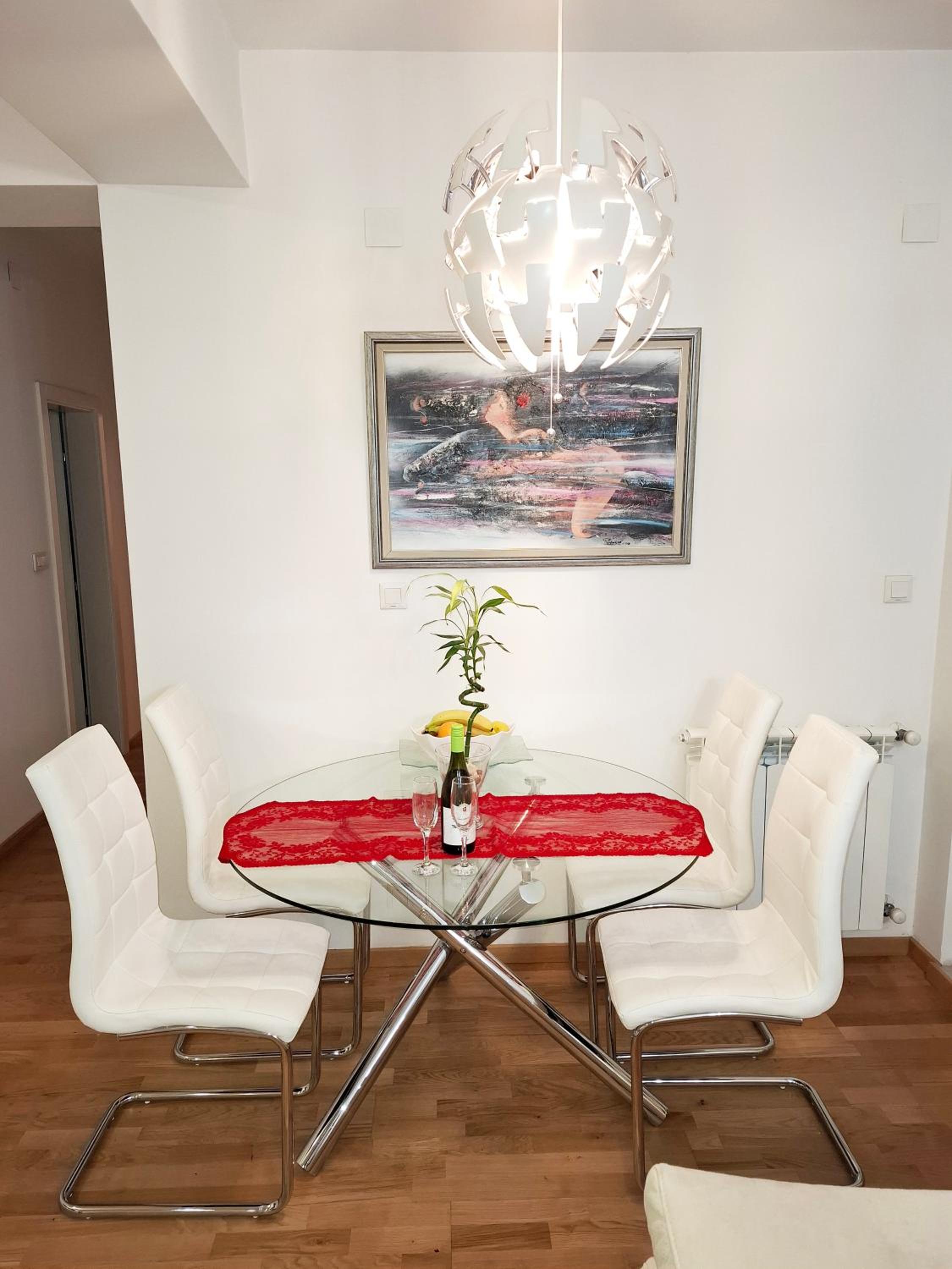 Metrok Luxury Two-Bedroom Apartment