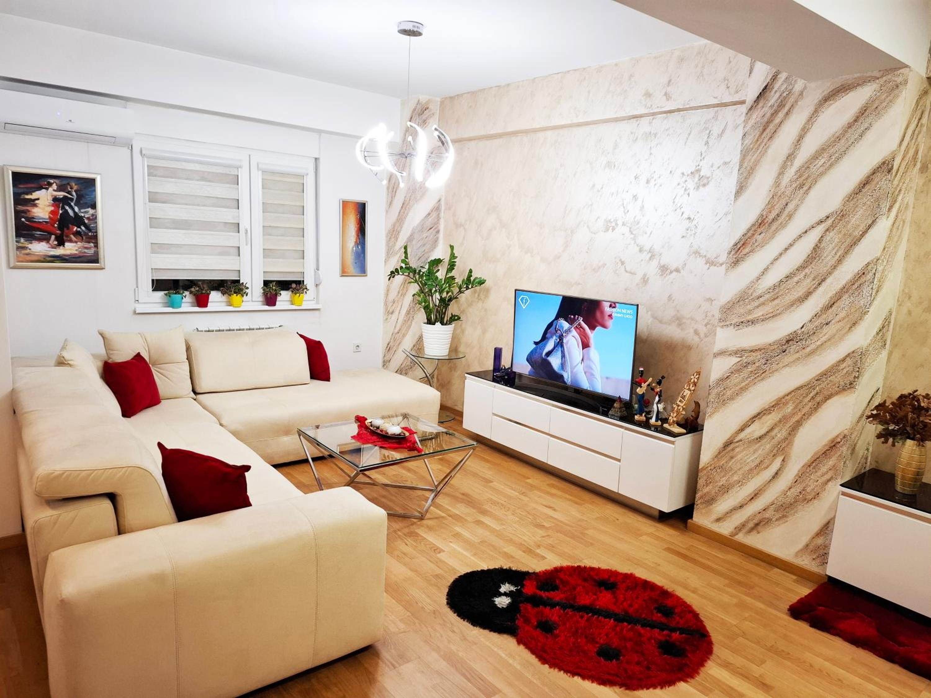 Metrok Luxury Two-Bedroom Apartment