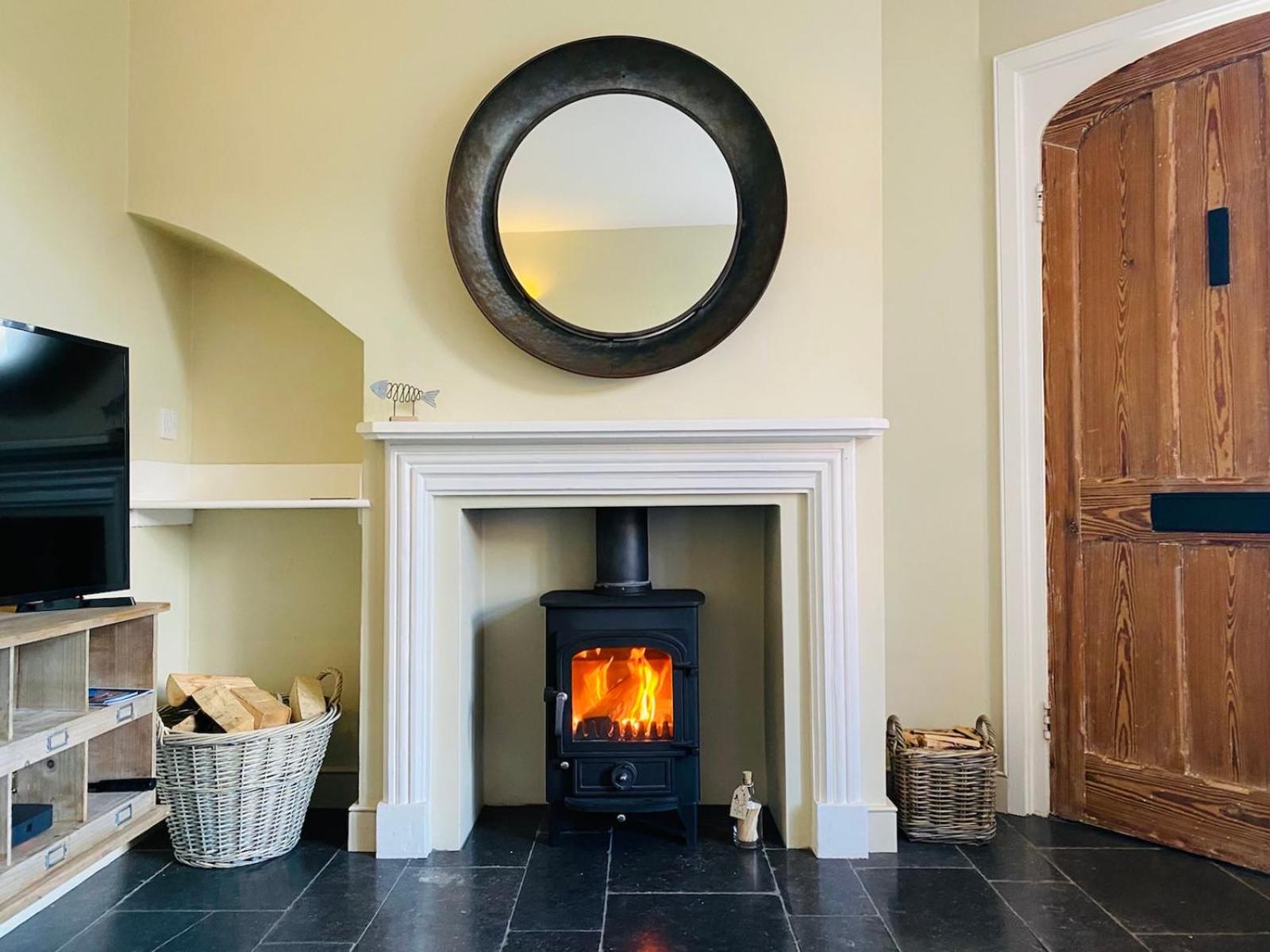 Cosy 2 bed cottage in beautiful Orford view 4