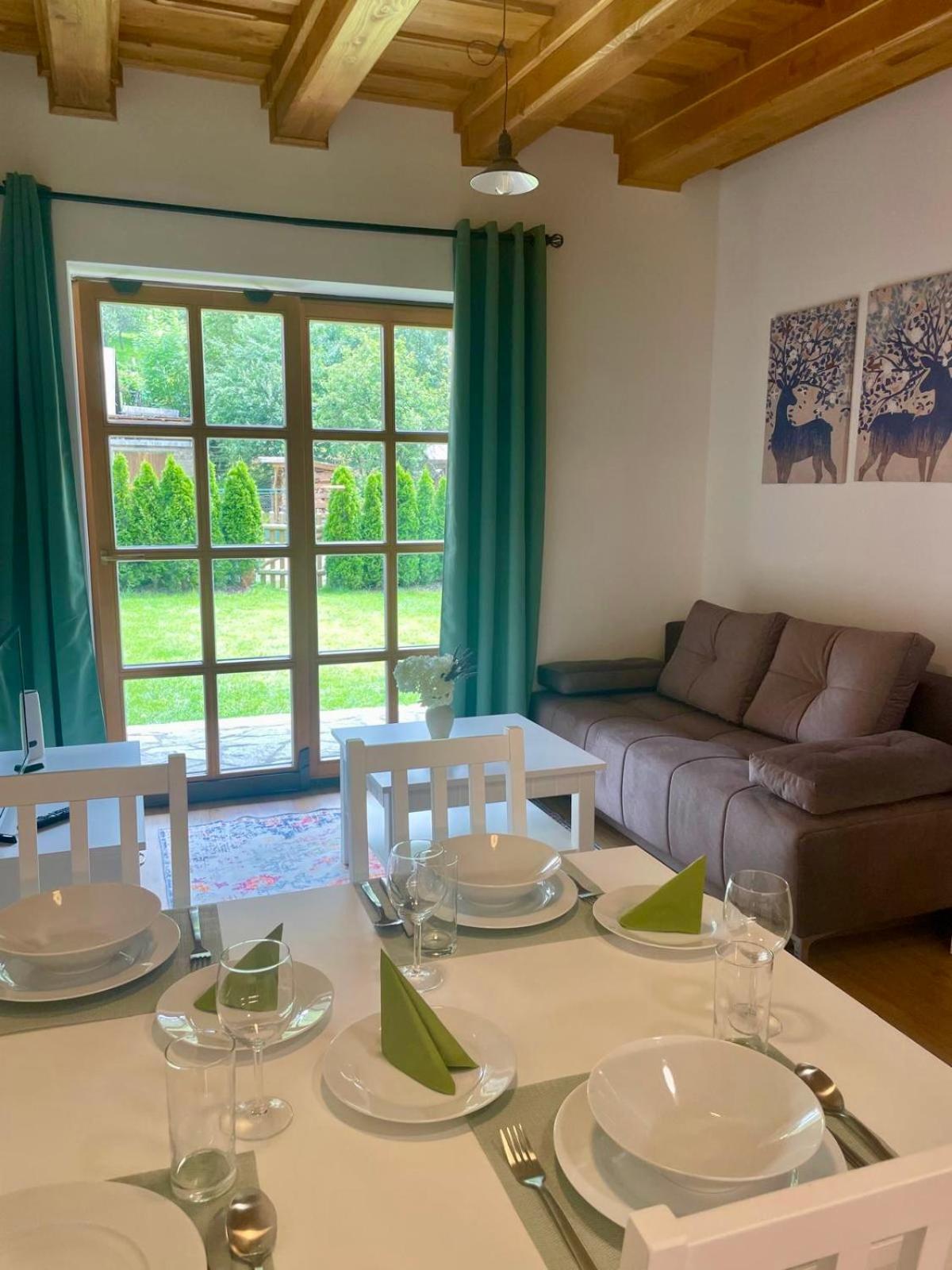 Apartmán 8, Jezerné