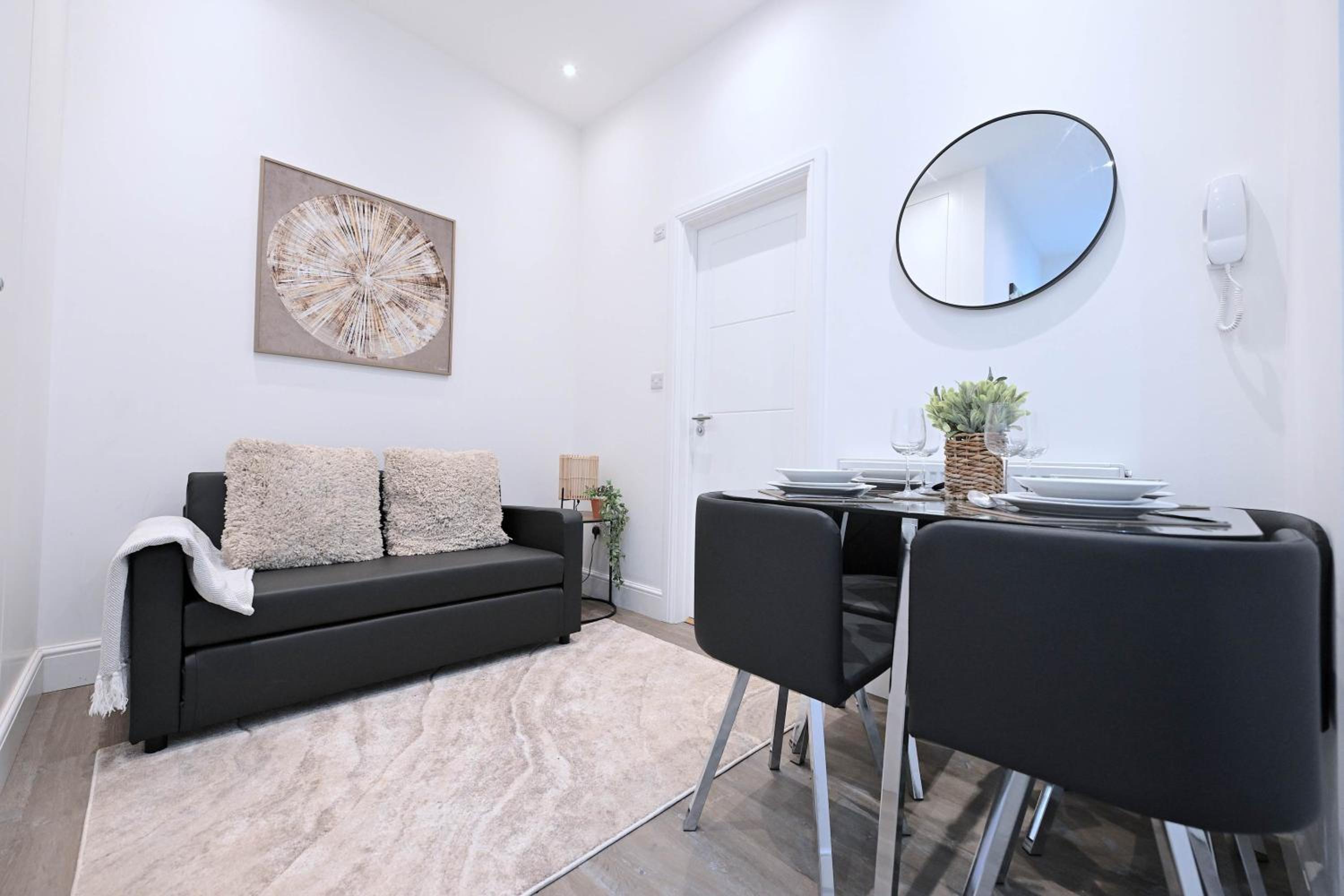 West Hendon apartment Near Station With Parking - 360 Stays view 2