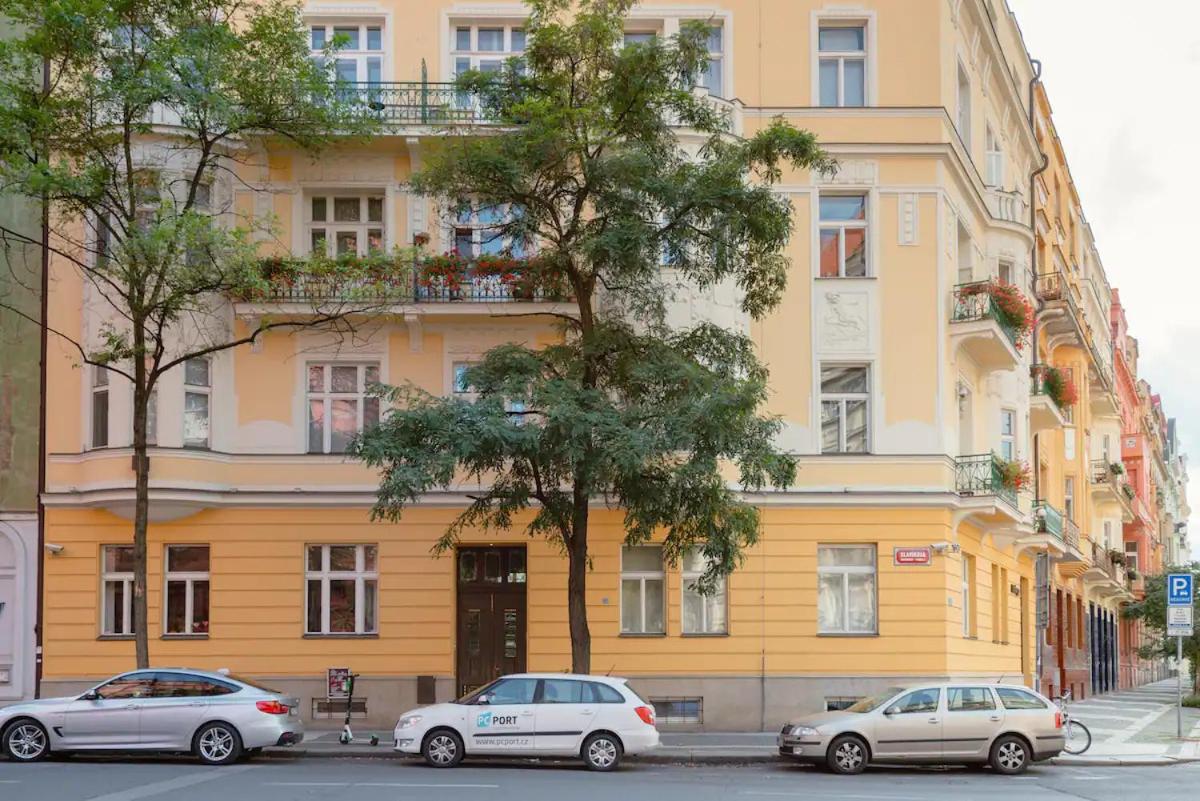 Prague Days - One-bedroom Apartment with Workspace and iMac in Vinohrady