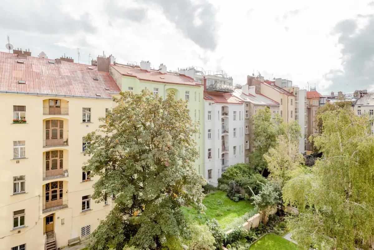 Prague Days - One-bedroom Apartment with Workspace and iMac in Vinohrady