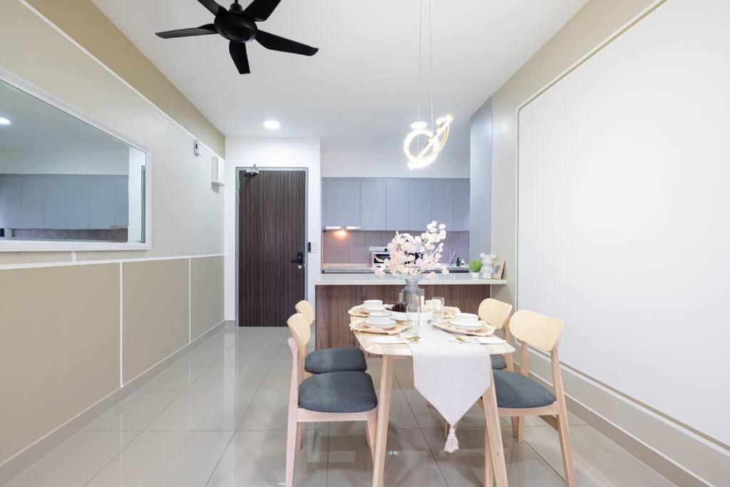 Family Gateaway M Vertica 4BR near w Infinity Pool