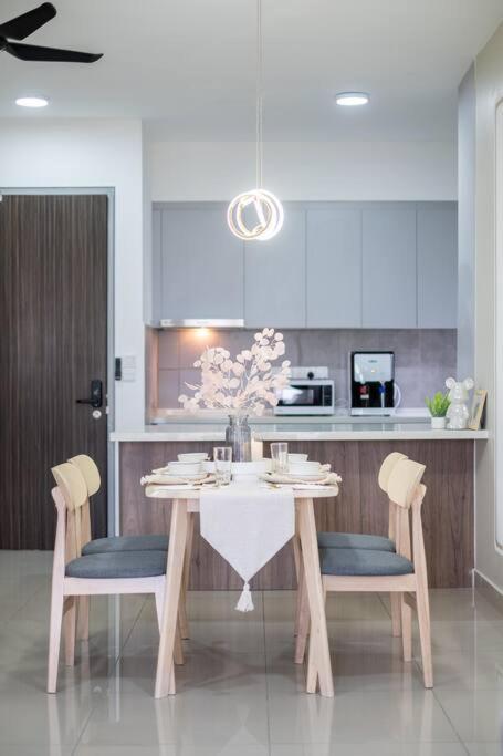 Family Gateaway M Vertica 4BR near w Infinity Pool