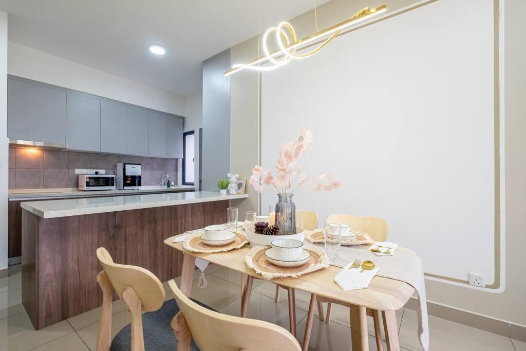 Family Gateaway M Vertica 4BR near w Infinity Pool