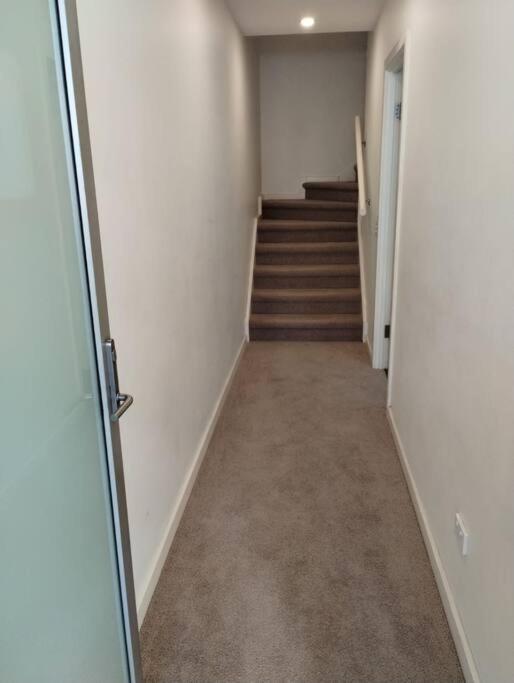Unique Lvl 1 Apartment Morphett