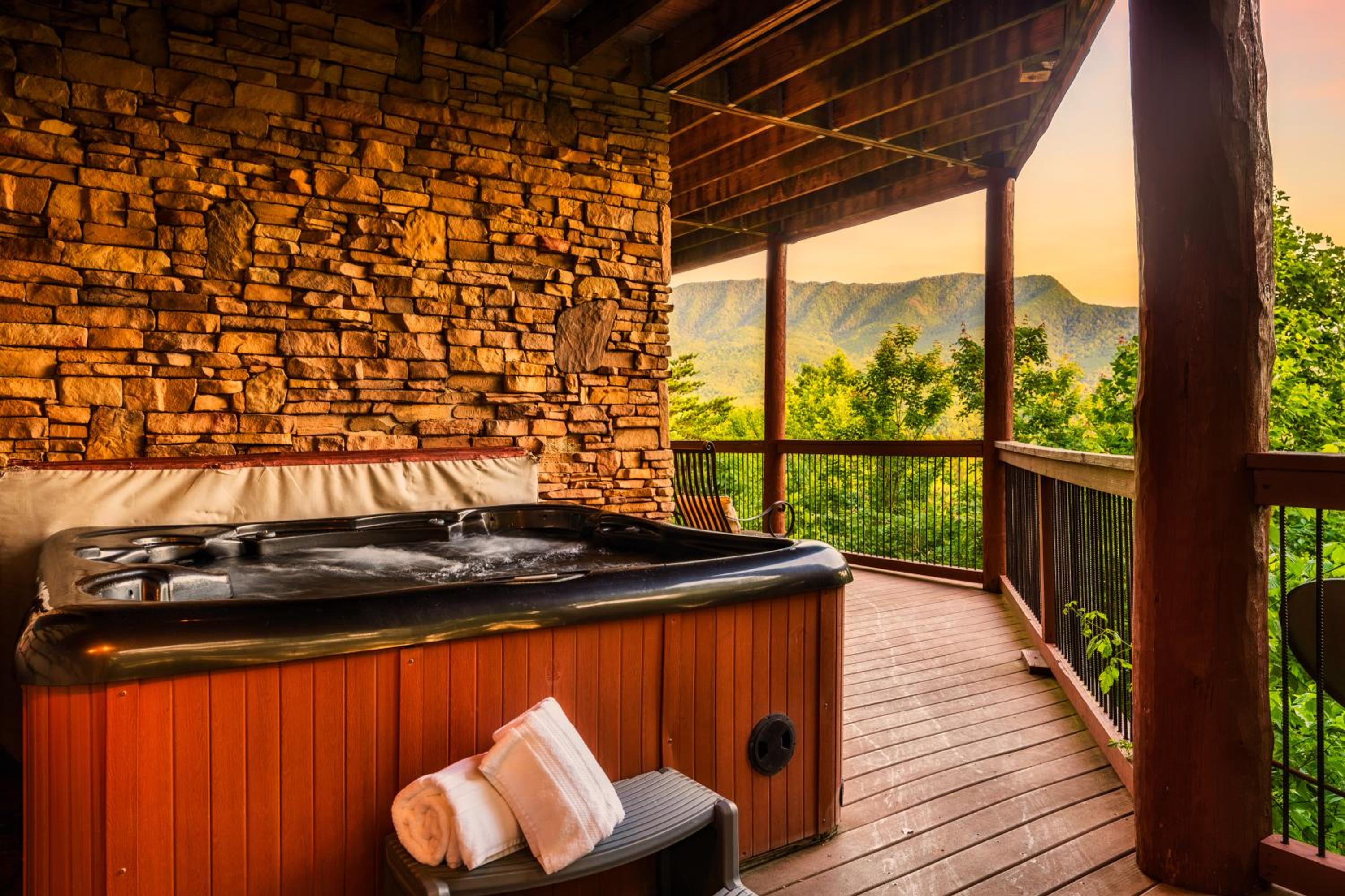 Great Alpine - 4 KingSuites- June Deals-Views-Hot Tub-FirePit-GameRm view 3