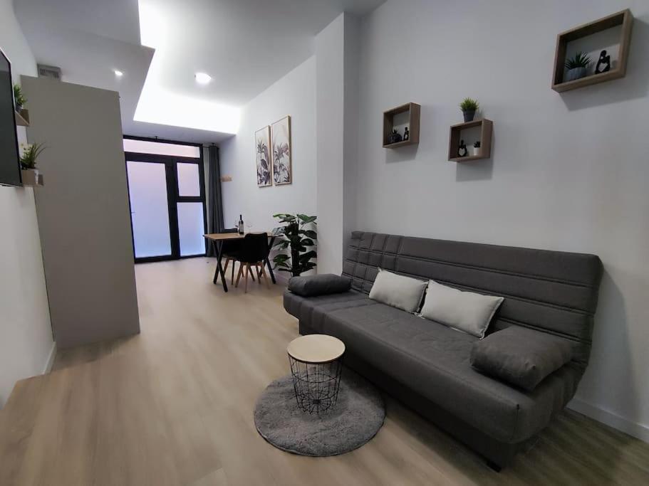 Rojo - Central Apt - Turia Park by Río Turia Apartments