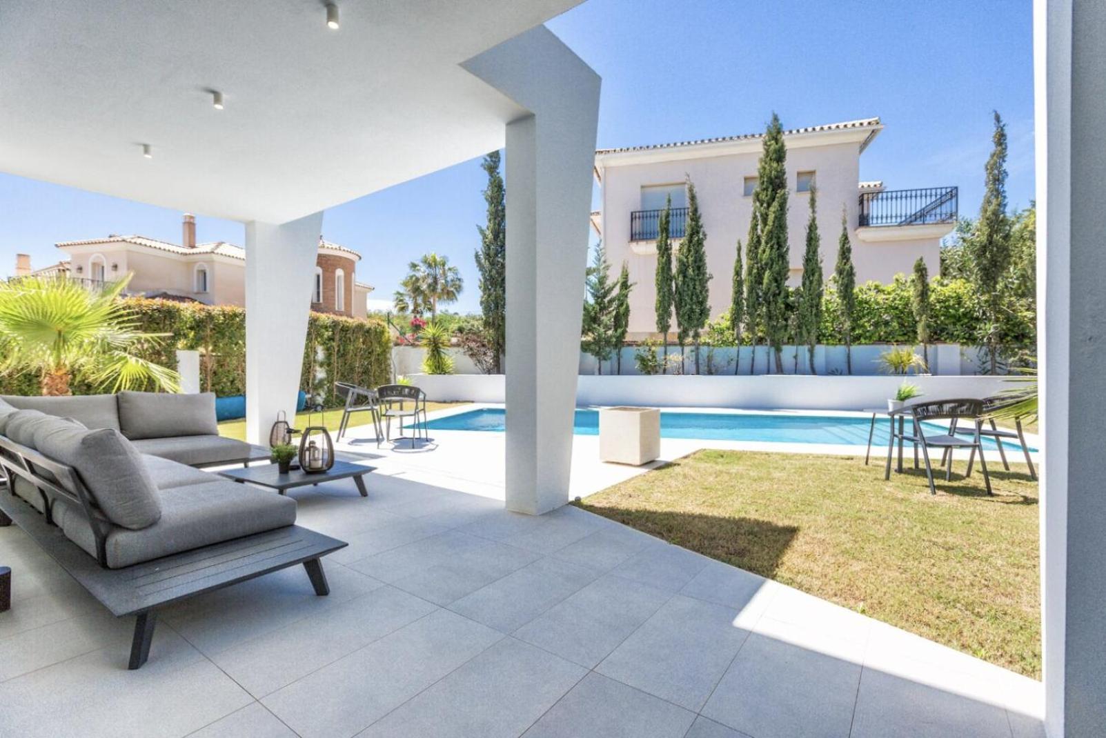 ViVi Homes -Villa Ruby Pool, Garden, Golf & Beach