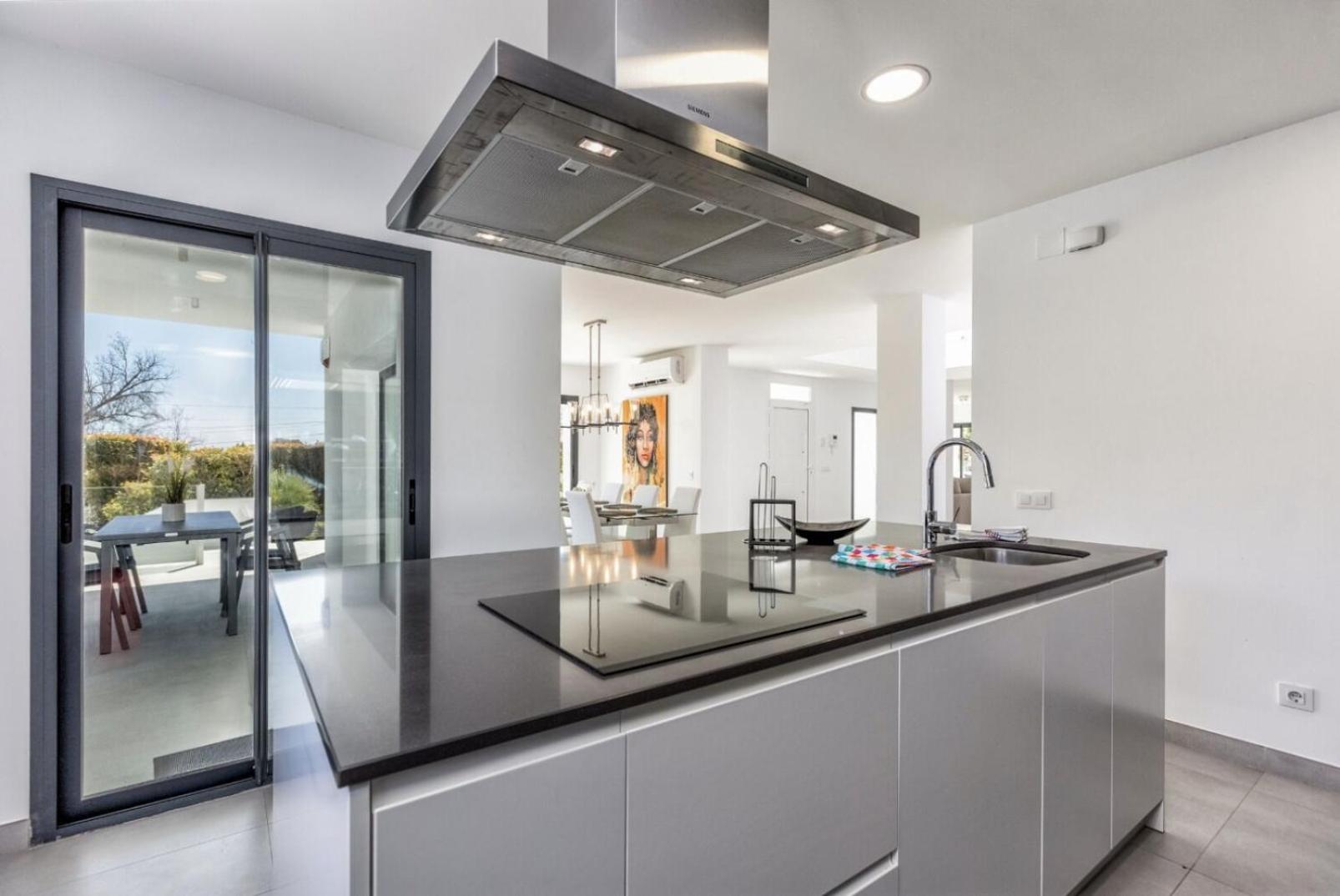 ViVi Homes -Villa Ruby Pool, Garden, Golf & Beach