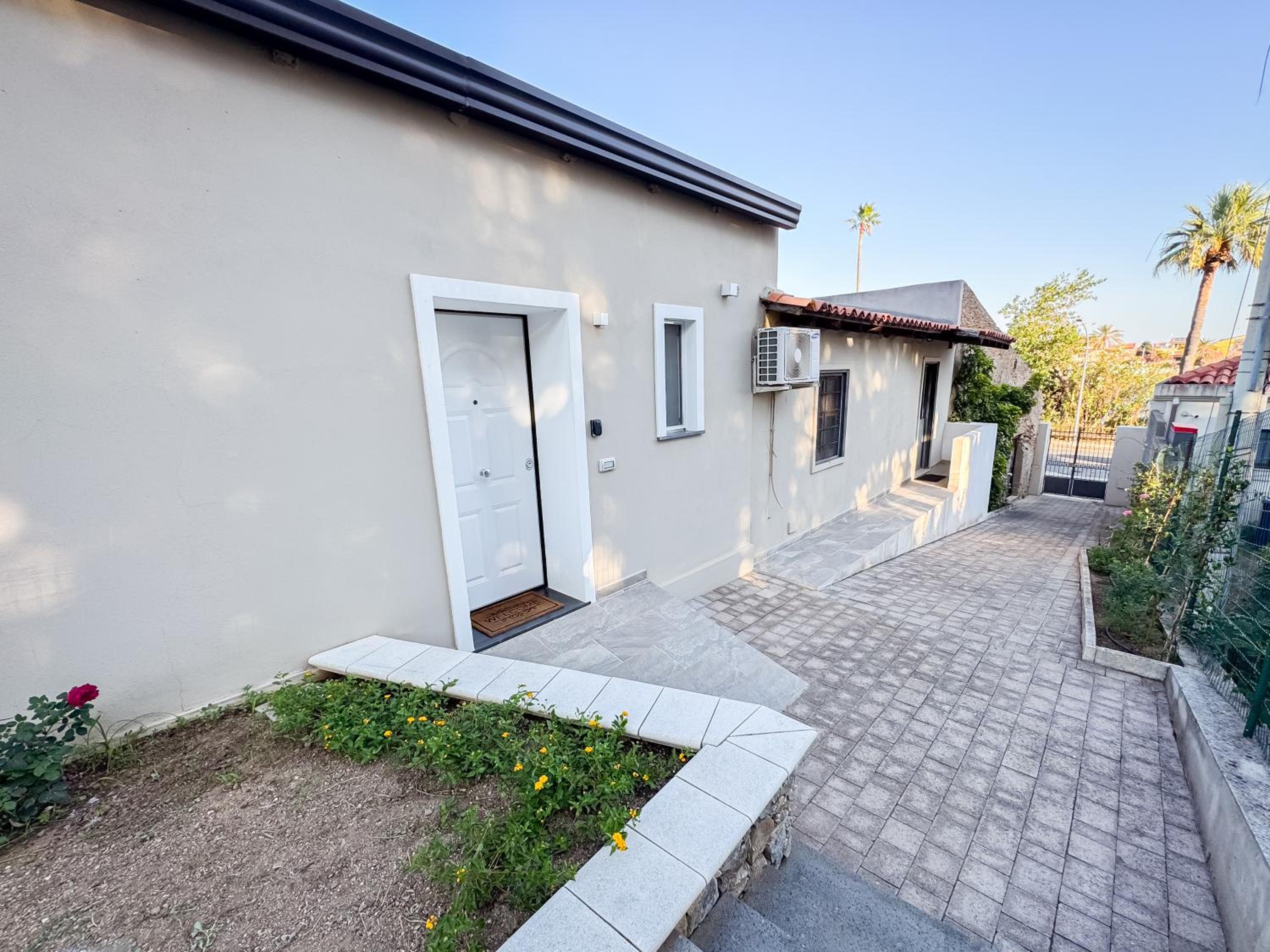 Giandra Rooms and Garden