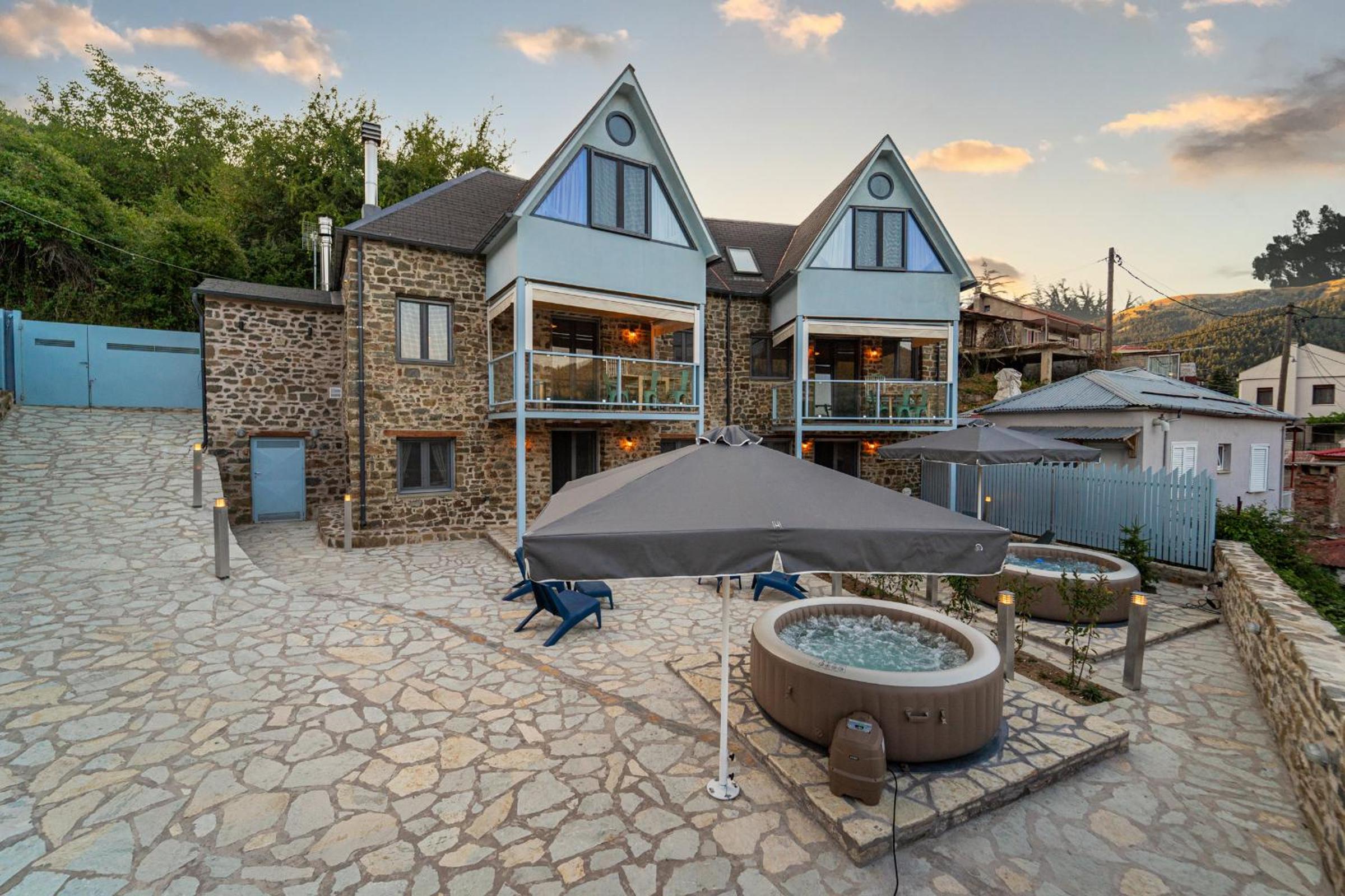Dandy Villas Karpenisi Complex - Lux Chalets - Inflatable Pool-Hot Tub photo 3