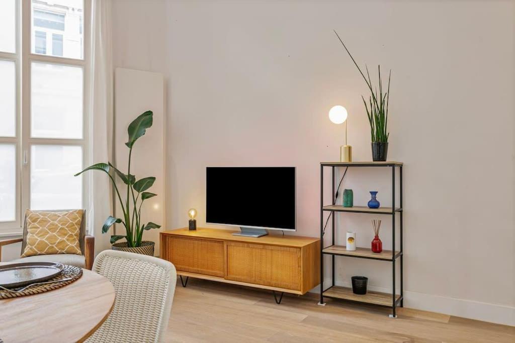 1-BR Centre Antwerp Haven with Patio